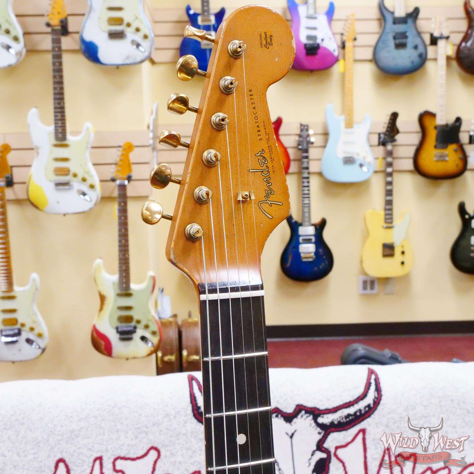 fendercs-lp0123-d2__wwg.jpg Fender Custom Shop Levi Perry Masterbuilt 1962 Stratocaster Brazilian Rosewood Board Heavy Relic Fiesta Red with Gold Hardware - Image 7