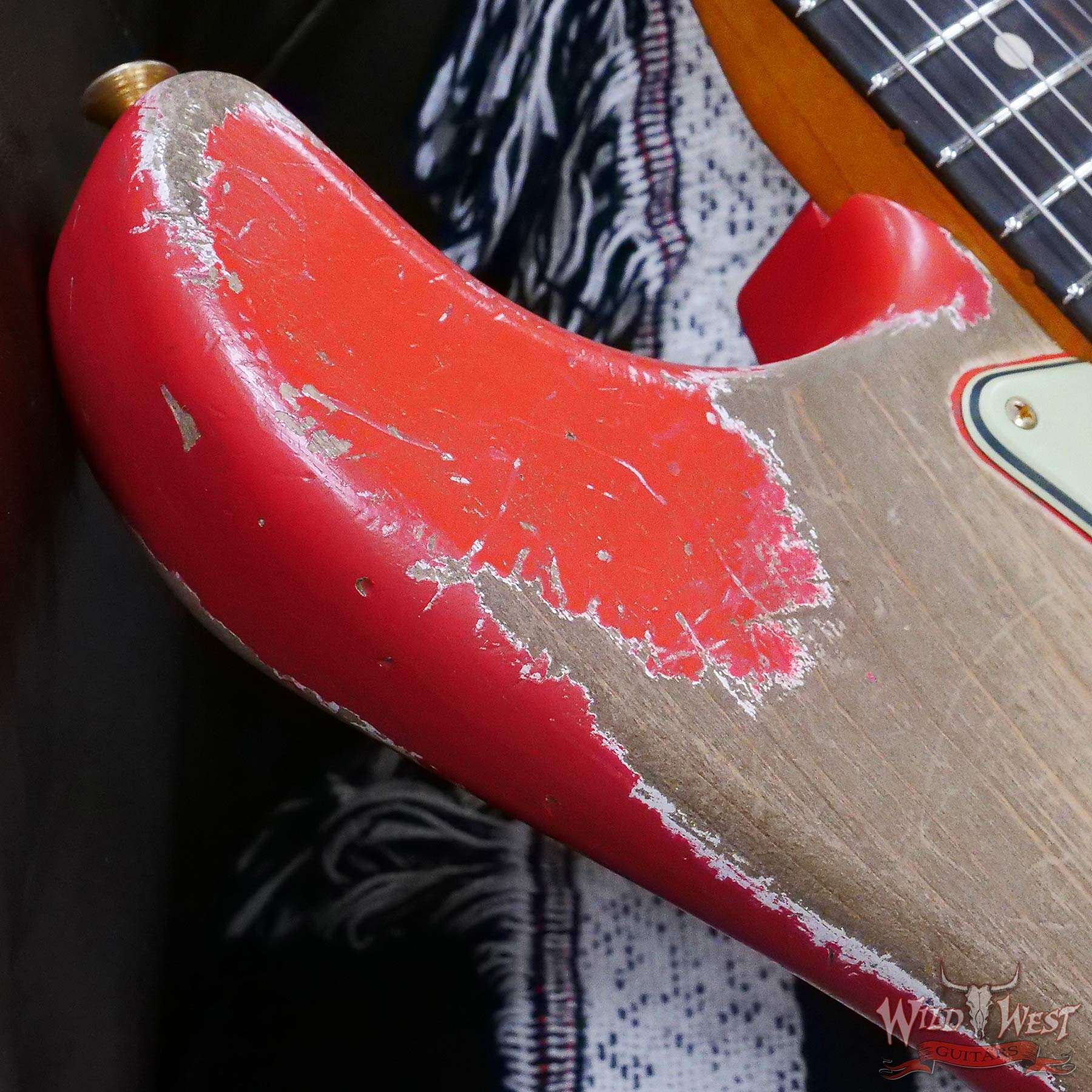 fendercs-lp0123-d4__wwg.jpg Fender Custom Shop Levi Perry Masterbuilt 1962 Stratocaster Brazilian Rosewood Board Heavy Relic Fiesta Red with Gold Hardware - Image 9