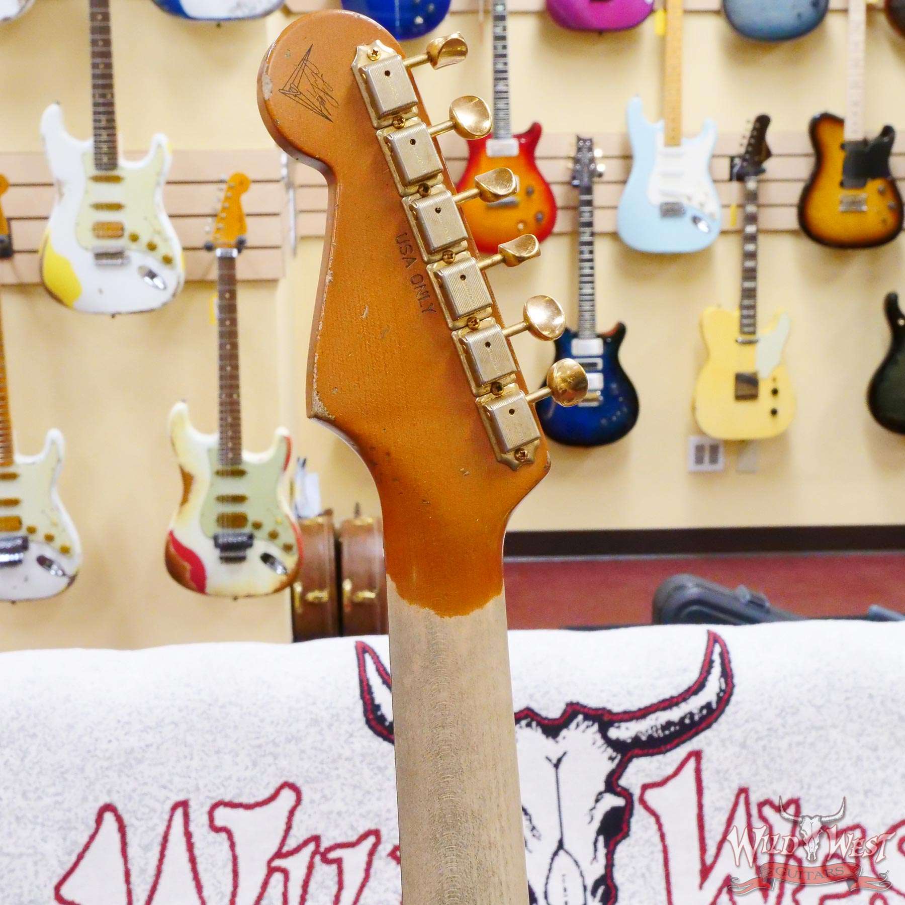 fendercs-lp0123-d6__wwg.jpg Fender Custom Shop Levi Perry Masterbuilt 1962 Stratocaster Brazilian Rosewood Board Heavy Relic Fiesta Red with Gold Hardware - Image 11