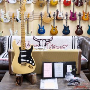 Fender Custom Shop Limited Edition 70th Anniversary 1954 Stratocaster Hardtail Relic Nocaster Blonde with Black Pickguard & Gold Hardware 7.10 LBS - Image 6
