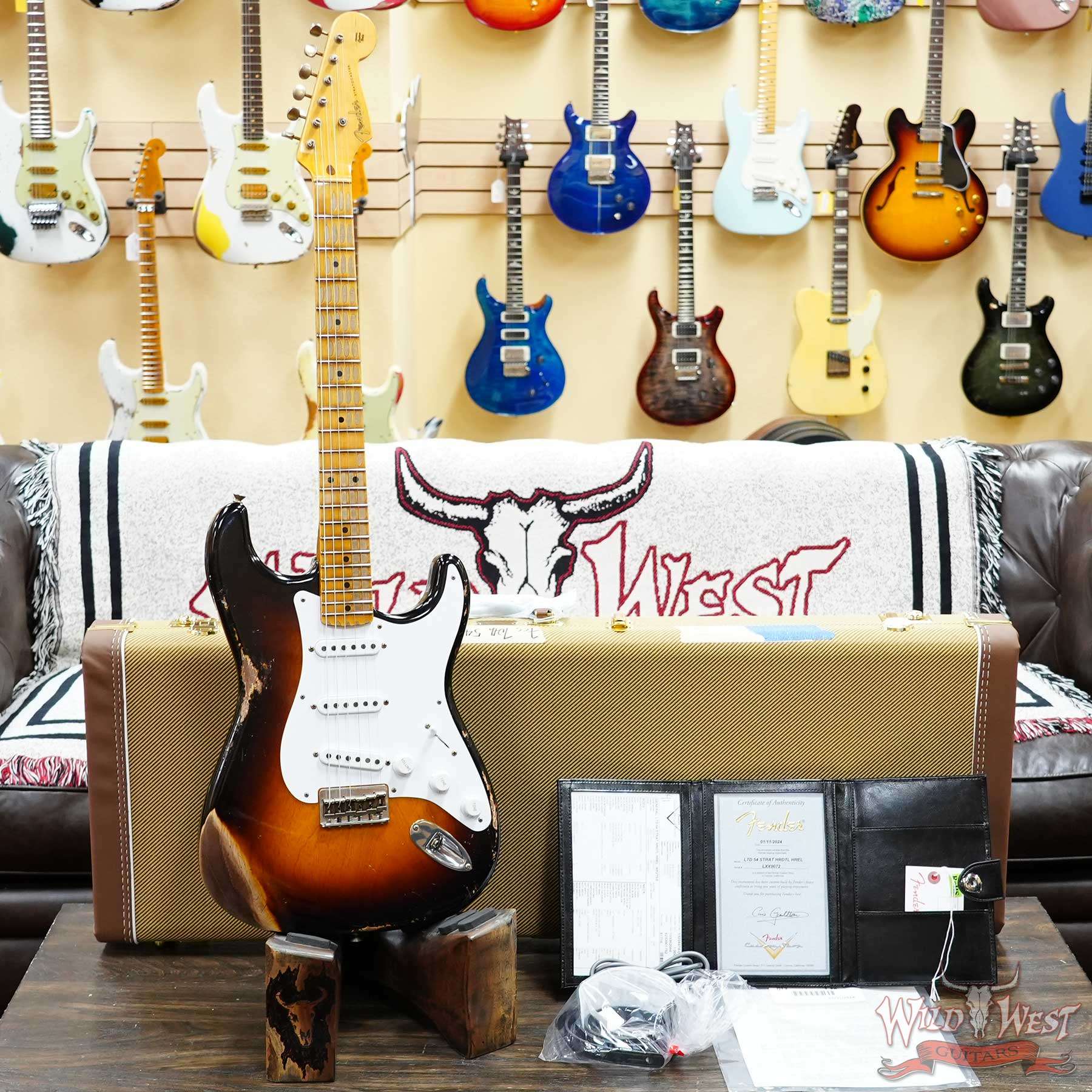 fendercs-lxx0072-d1__wwg.jpg Fender Custom Shop Limited Edition 70th Anniversary 1954 Stratocaster Hardtail Heavy Relic Wide Fade 2 Tone Sunburst 6.90 LBS - Image 6
