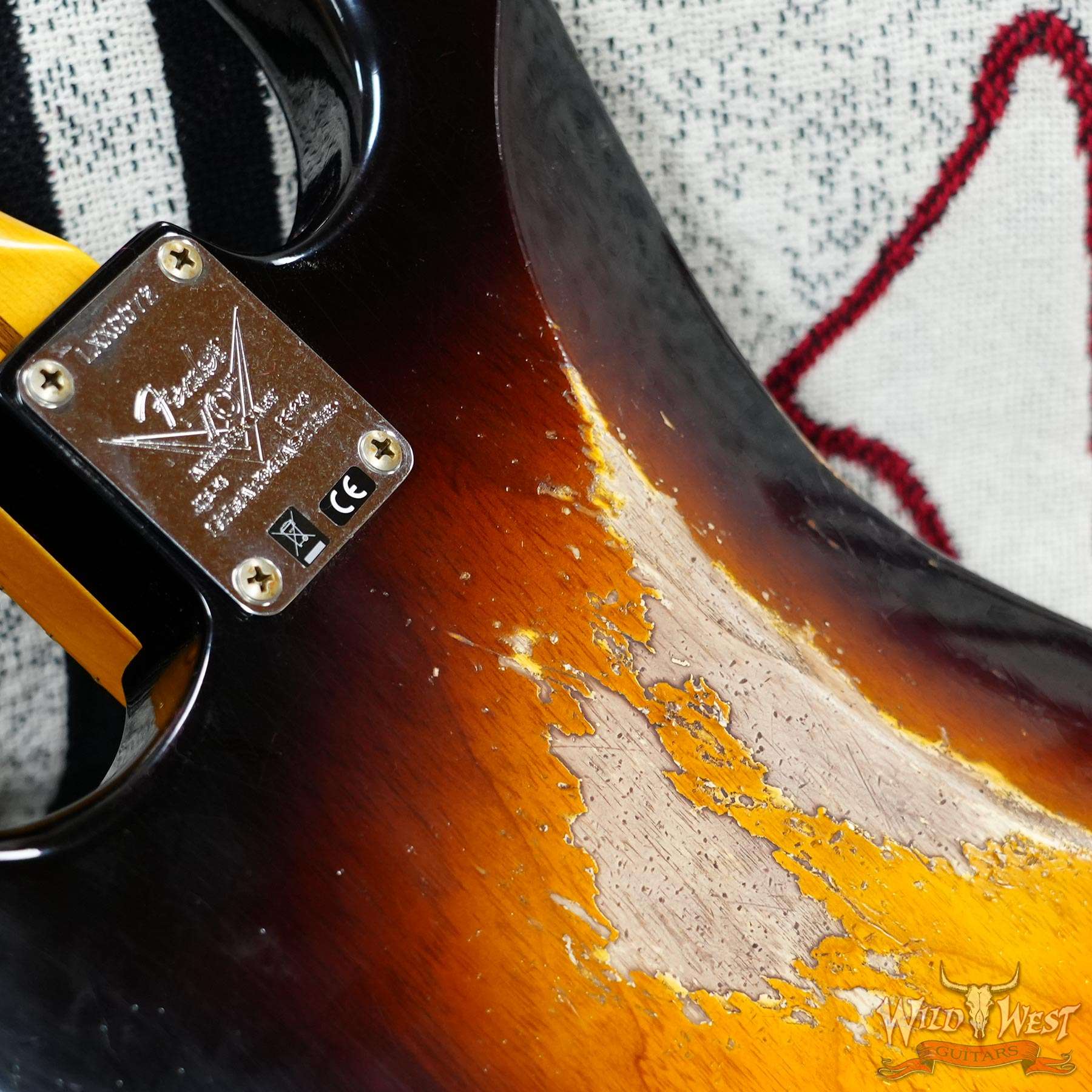 fendercs-lxx0072-d8__wwg.jpg Fender Custom Shop Limited Edition 70th Anniversary 1954 Stratocaster Hardtail Heavy Relic Wide Fade 2 Tone Sunburst 6.90 LBS - Image 13