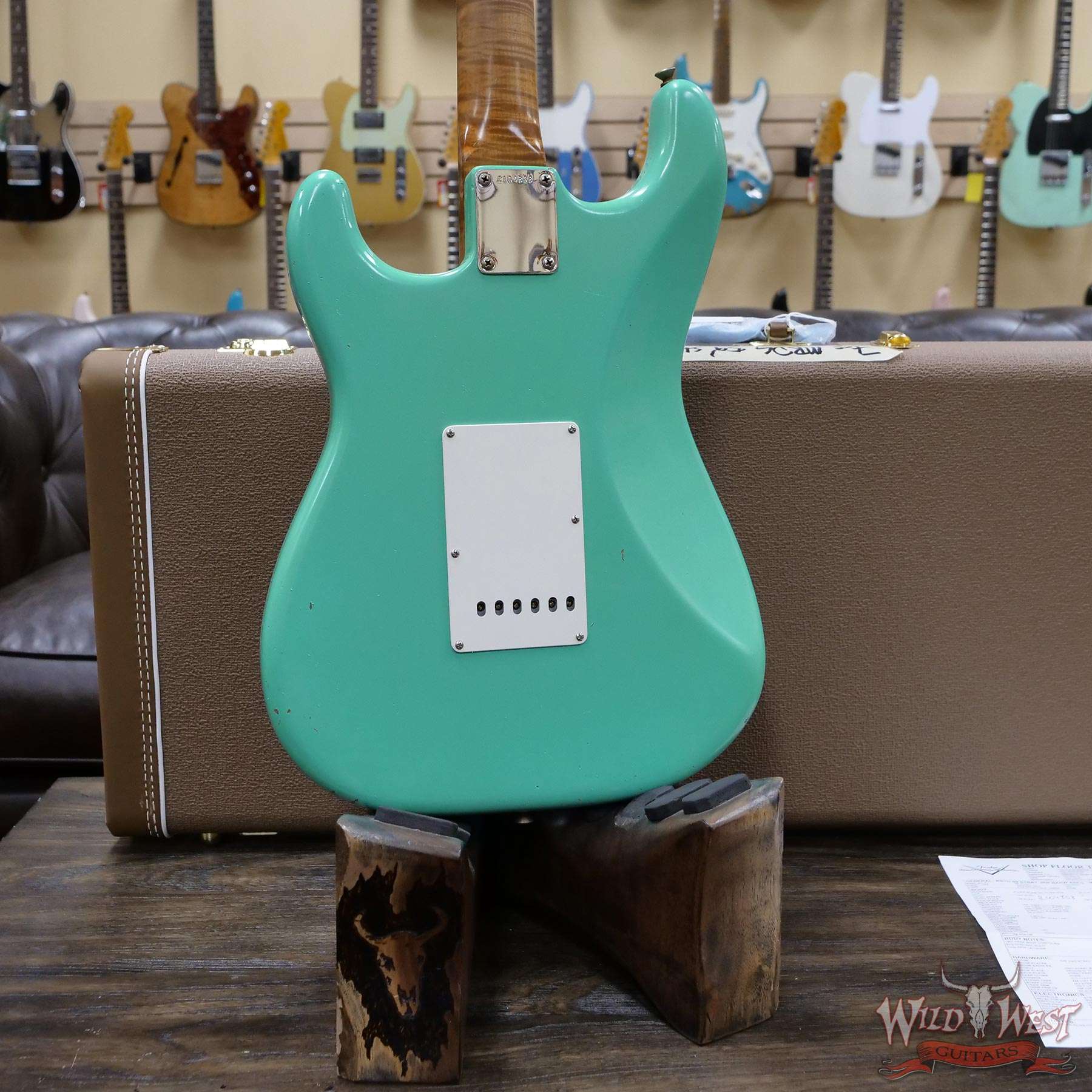 fendercs-mbdg-1957stratbrz-jm-r104808-d5__wwg.jpg Fender Custom Shop Dennis Galuszka Masterbuilt Roasted 1959 Stratocaster Journeyman Relic Brazilian Rosewood Slab Board Hand-Wound Pickups Aged Surf Green - Image 12
