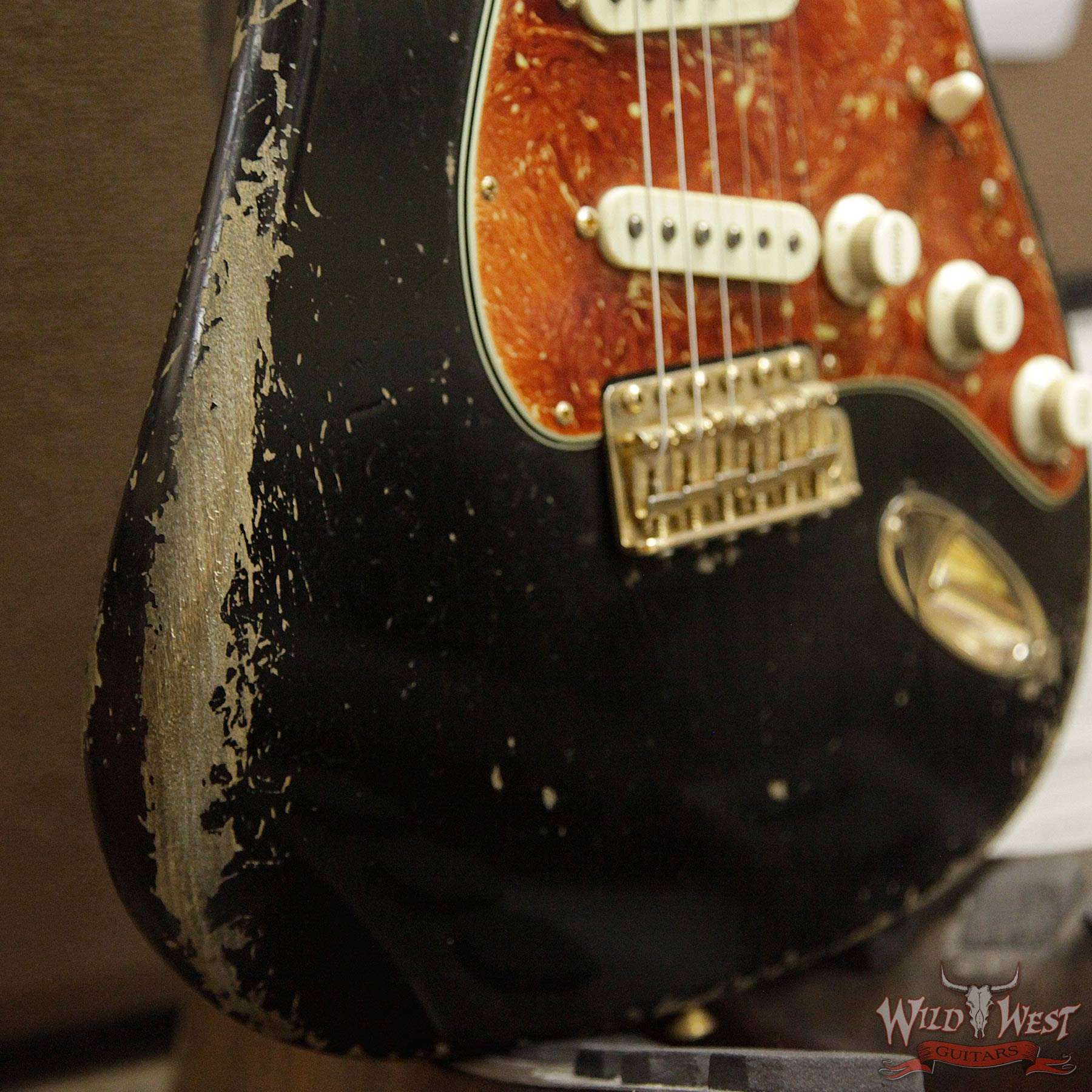 fendercs-mbdw-1960stratrelicbrz-black-cz537887-d5__wwg.jpg Fender Custom Shop Dale Wilson Masterbuilt 1960 Stratocaster Brazilian Rosewood Slab Board Heavy Relic Black - Image 13