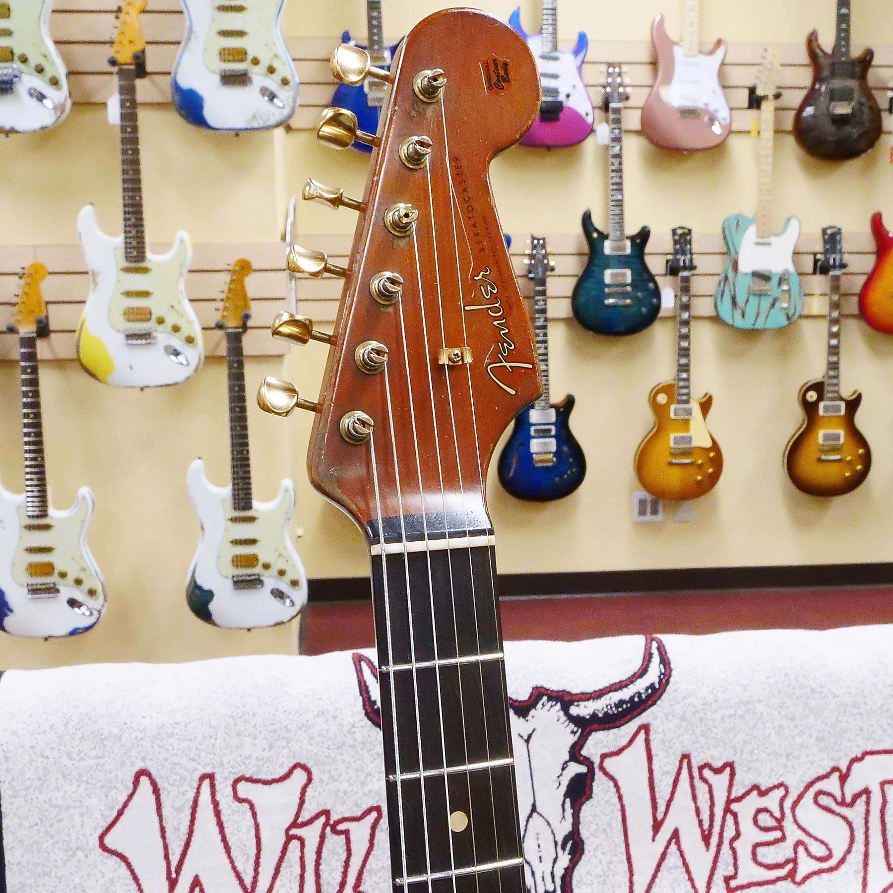 fendercs-mbdw-cz566232-d2__wwg.jpg Fender Custom Shop Dale Wilson Masterbuilt 1960 Stratocaster Brazilian Rosewood Board Relic 3 Tone Sunburst with Gold Hardware - Image 7