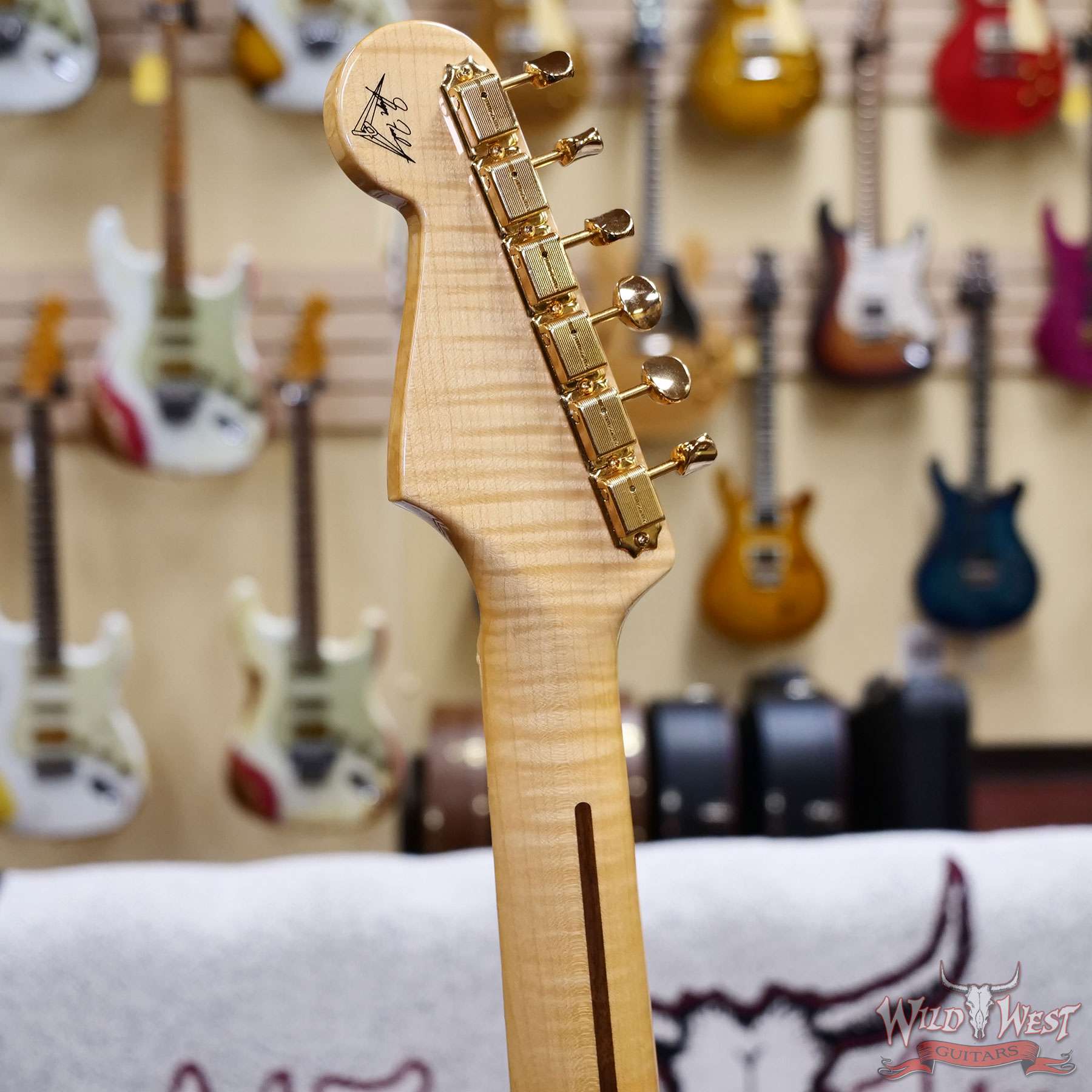 fendercs-mbgf-cz573723-d8__wwg.jpg Fender Custom Shop Greg Fessler Masterbuilt Blacklight 68 Stratocaster Flame Maple Neck Artwork Hand Painted by Madison Roy 7.95 LBS - Image 13