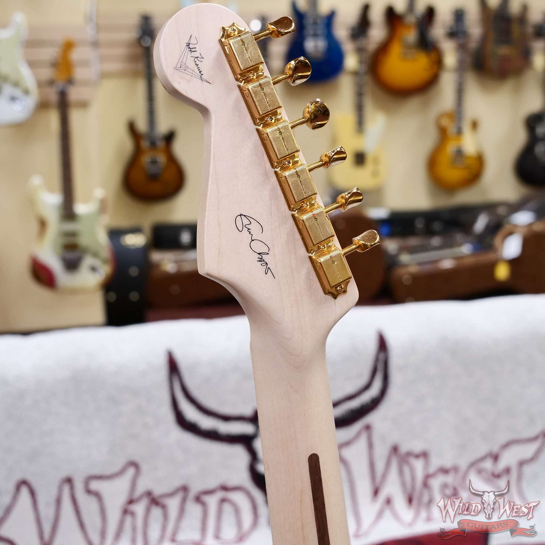 fendercs-mbtk-cz573869-d5__wwg.jpg Fender Custom Shop Todd Krause Masterbuilt Eric Clapton Signature Stratocaster NOS Gold Leaf 7.65 LBS - Image 10