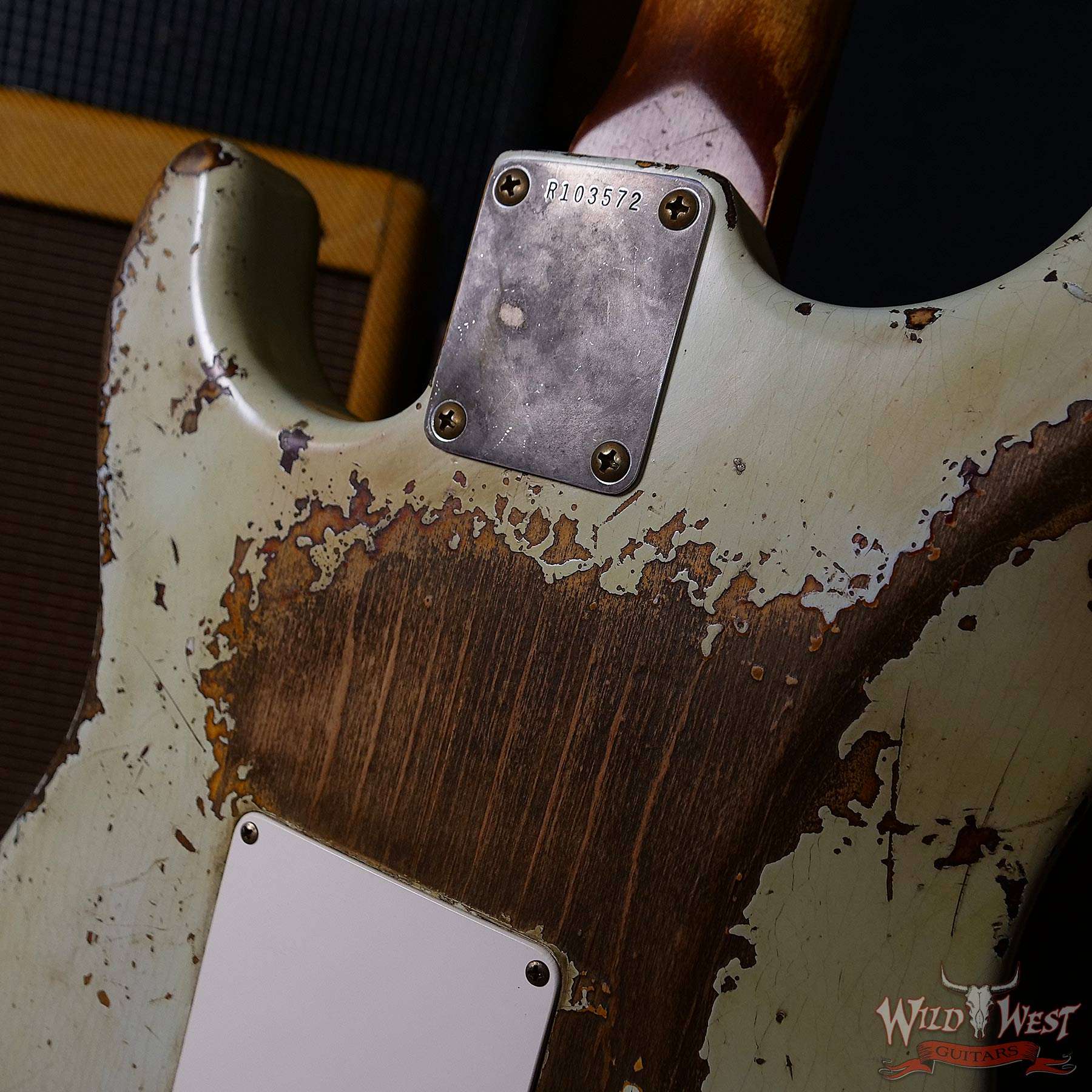 fendercs-mbvvt-1961strathr-r103572-d46__wwg.jpg Fender Custom Shop Vincent Van Trigt Masterbuilt 1961 Stratocaster Heavy Relic Sonic Blue over 3 Tone Sunburst Hand-Wound Pickups - Image 13
