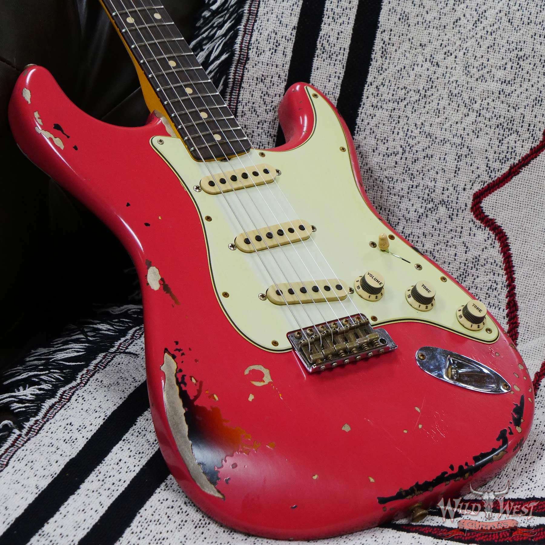 fendercs-michaeklandau63strat-r117085-d3__wwg.jpg Fender Custom Shop Michael Landau Signature 1963 Stratocaster Rosewood Board Fiesta Red over 3-Color Sunburst - Image 8