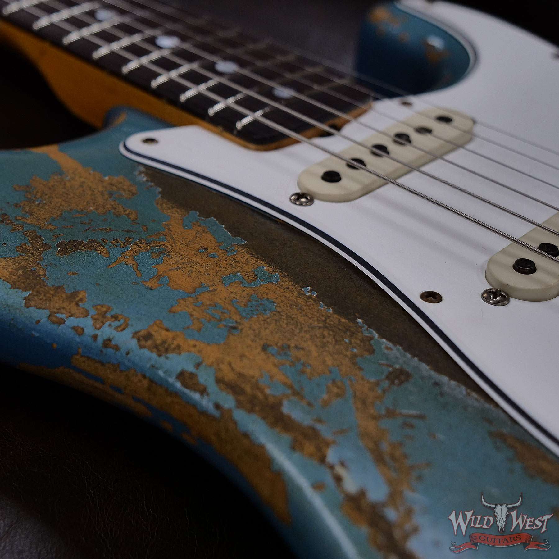 fendercs-r111581-d3__wwg.jpg Fender Custom Shop 1969 Stratocaster Super Heavy Relic Reverse Matching Headstock Blue Agave - Image 9