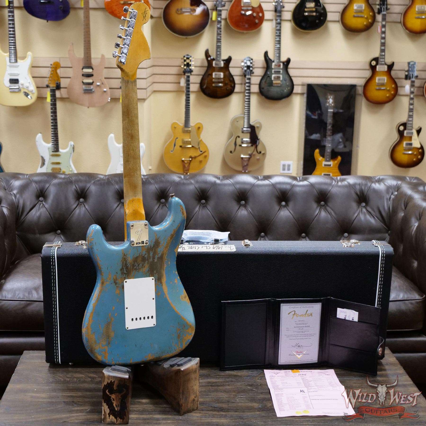 fendercs-r111581-d4__wwg.jpg Fender Custom Shop 1969 Stratocaster Super Heavy Relic Reverse Matching Headstock Blue Agave - Image 10