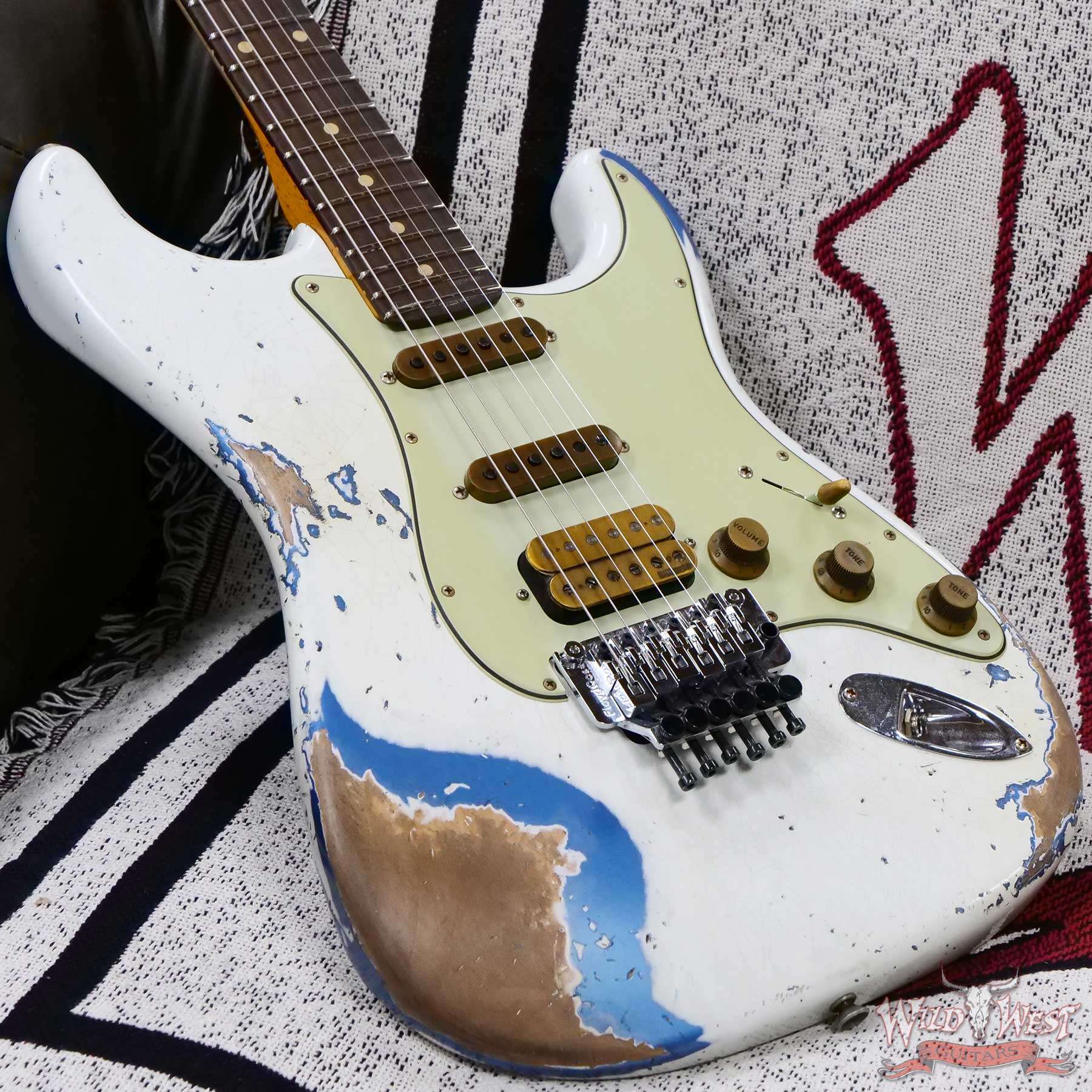 fendercs-r117867-d3__wwg.jpg Fender Custom Shop Wild West White Lightning Stratocaster HSS Floyd Rose Rosewood Fingerboard 22 Frets Heavy Relic Lake Placid Blue 7.70 LBS - Image 8