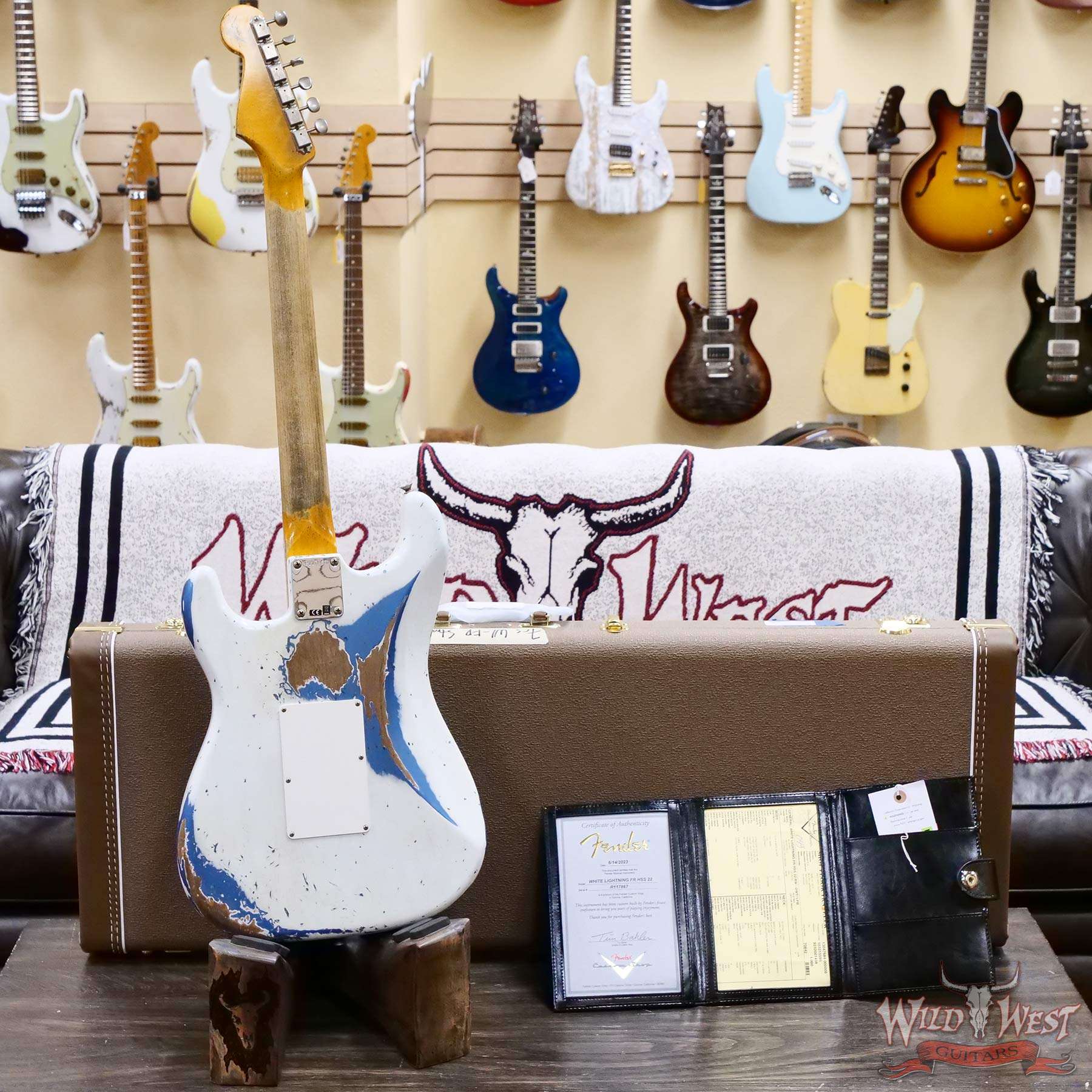 fendercs-r117867-d5__wwg.jpg Fender Custom Shop Wild West White Lightning Stratocaster HSS Floyd Rose Rosewood Fingerboard 22 Frets Heavy Relic Lake Placid Blue 7.70 LBS - Image 10