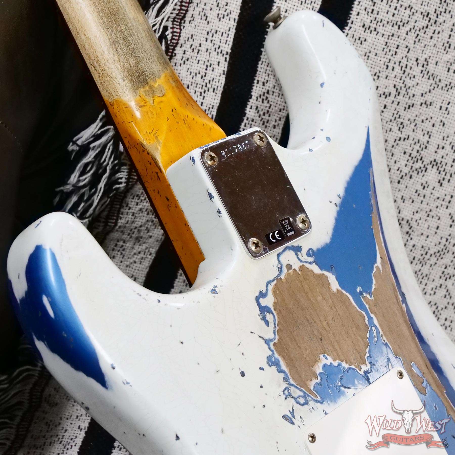 fendercs-r117867-d8__wwg.jpg Fender Custom Shop Wild West White Lightning Stratocaster HSS Floyd Rose Rosewood Fingerboard 22 Frets Heavy Relic Lake Placid Blue 7.70 LBS - Image 13