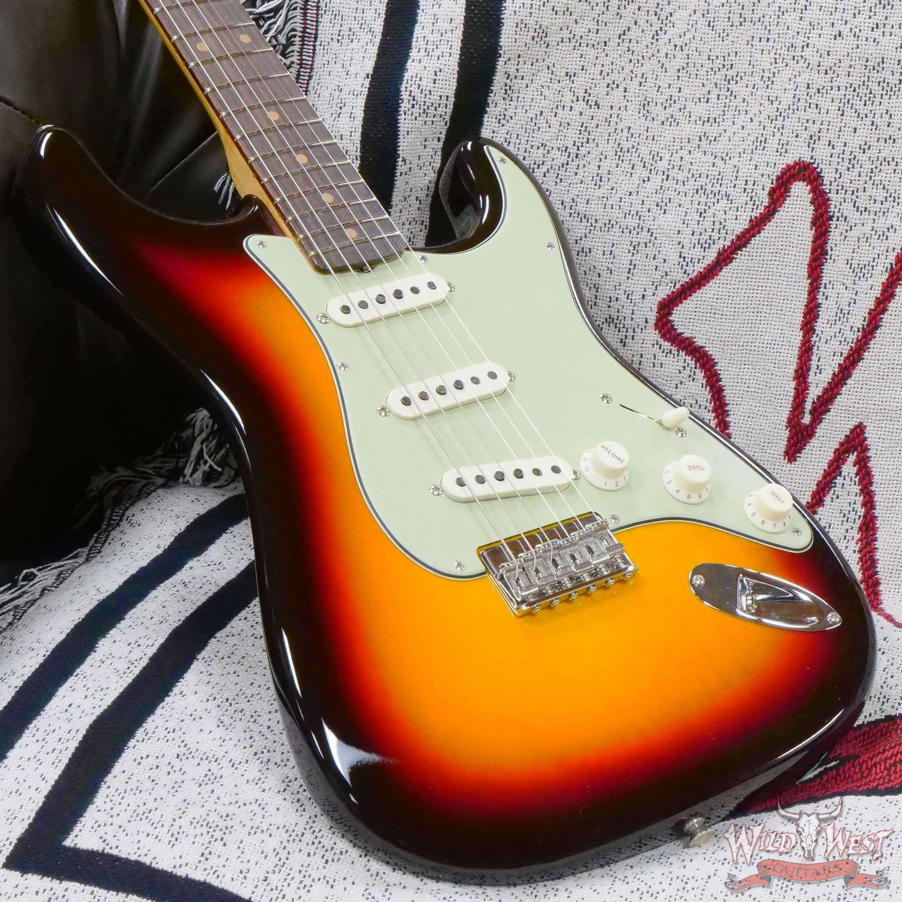 fendercs-r120274-d3__wwg.jpg Fender Custom Shop Vintage Custom ‘59 1959 Hardtail Stratocaster Time Capsule Package Chocolate 3-Color Sunburst - Image 8
