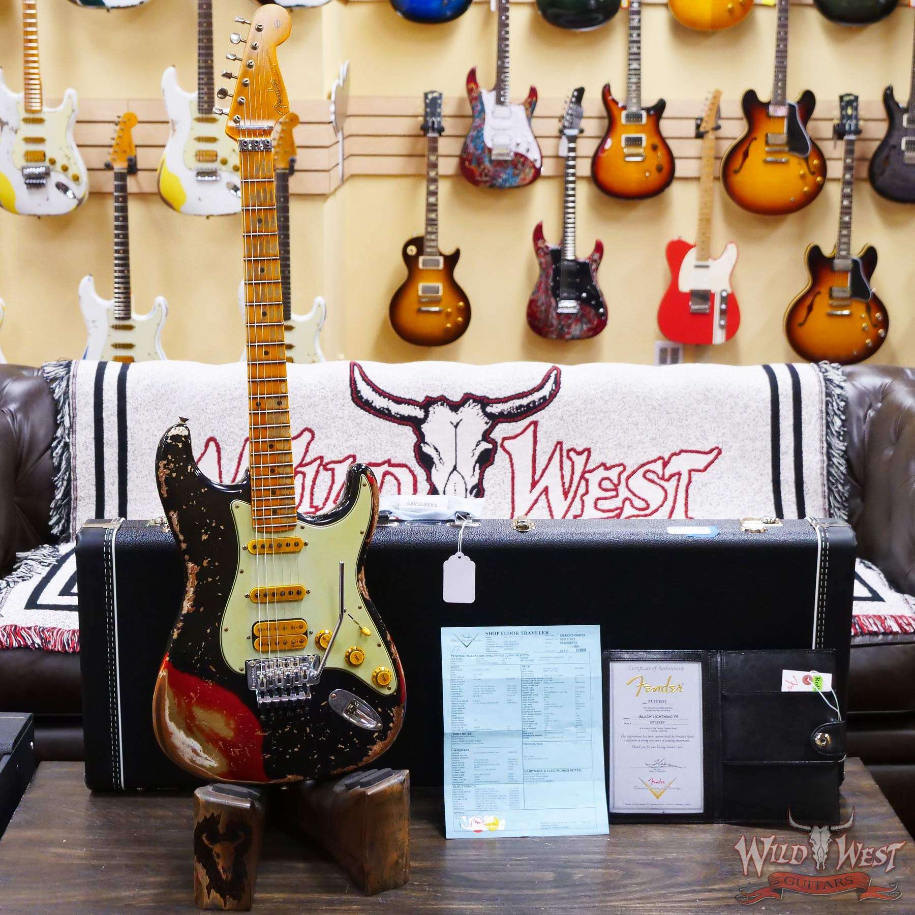 fendercs-r125167-d1__wwg.jpg Fender Custom Shop Wild West Black Lightning Stratocaster HSS Floyd Rose Maple Board 22 Frets Heavy Relic Candy Tangerine - Image 6