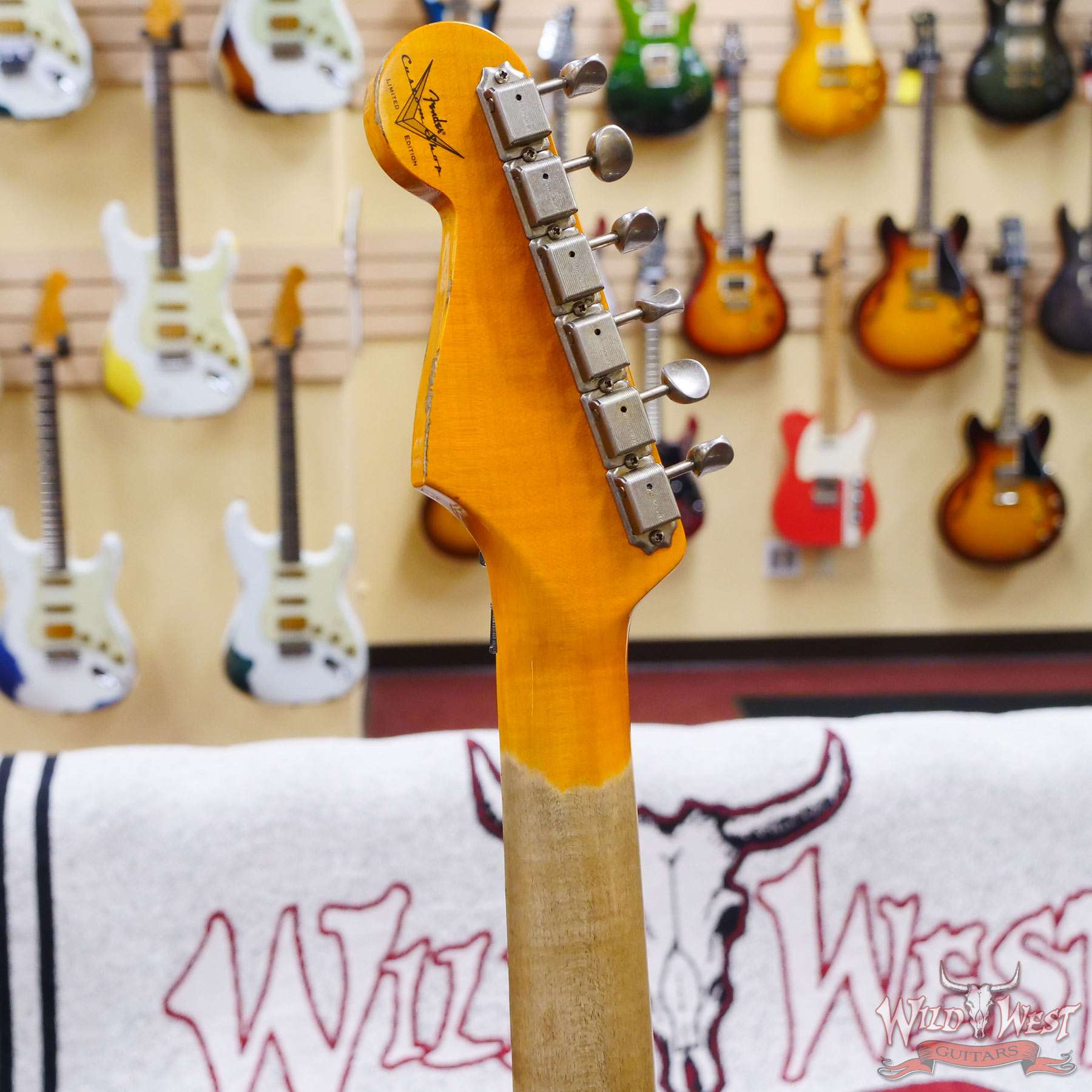 fendercs-r125167-d6__wwg.jpg Fender Custom Shop Wild West Black Lightning Stratocaster HSS Floyd Rose Maple Board 22 Frets Heavy Relic Candy Tangerine - Image 11