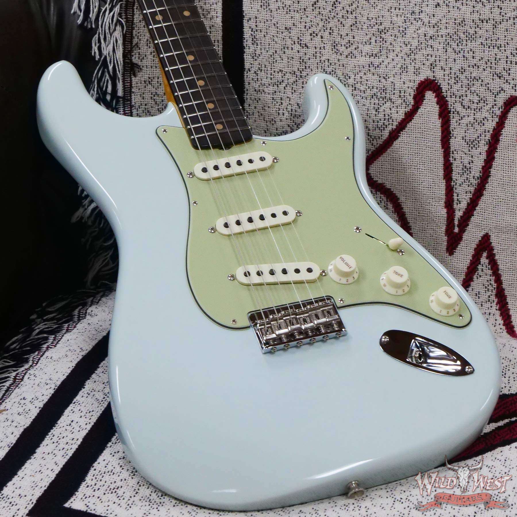 fendercs-r129391-d3__wwg.jpg Fender Custom Shop Vintage Custom ‘59 1959 Hardtail Stratocaster Time Capsule Package Faded Aged Sonic Blue 6.90 LBS - Image 8