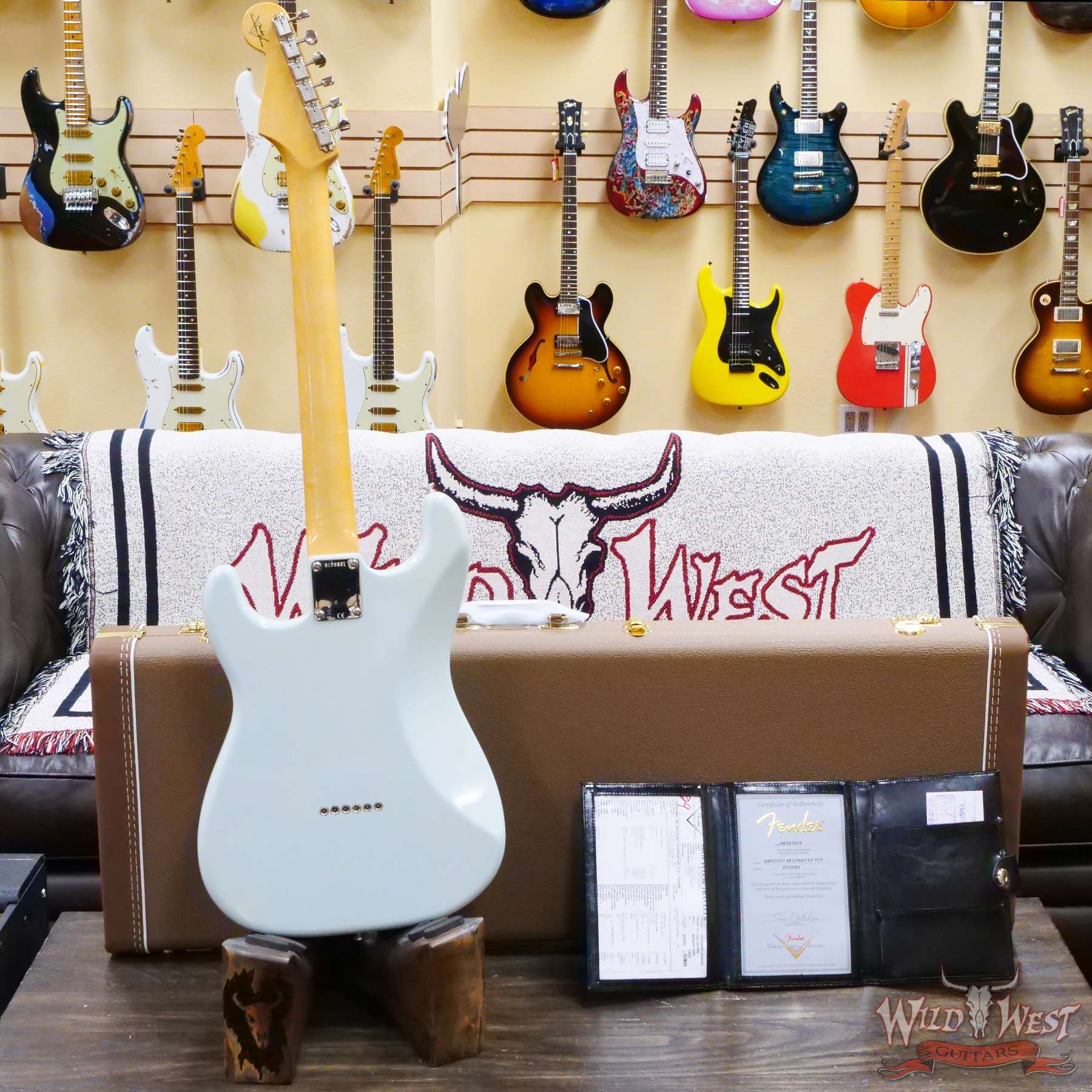 fendercs-r129391-d4__wwg.jpg Fender Custom Shop Vintage Custom ‘59 1959 Hardtail Stratocaster Time Capsule Package Faded Aged Sonic Blue 6.90 LBS - Image 9