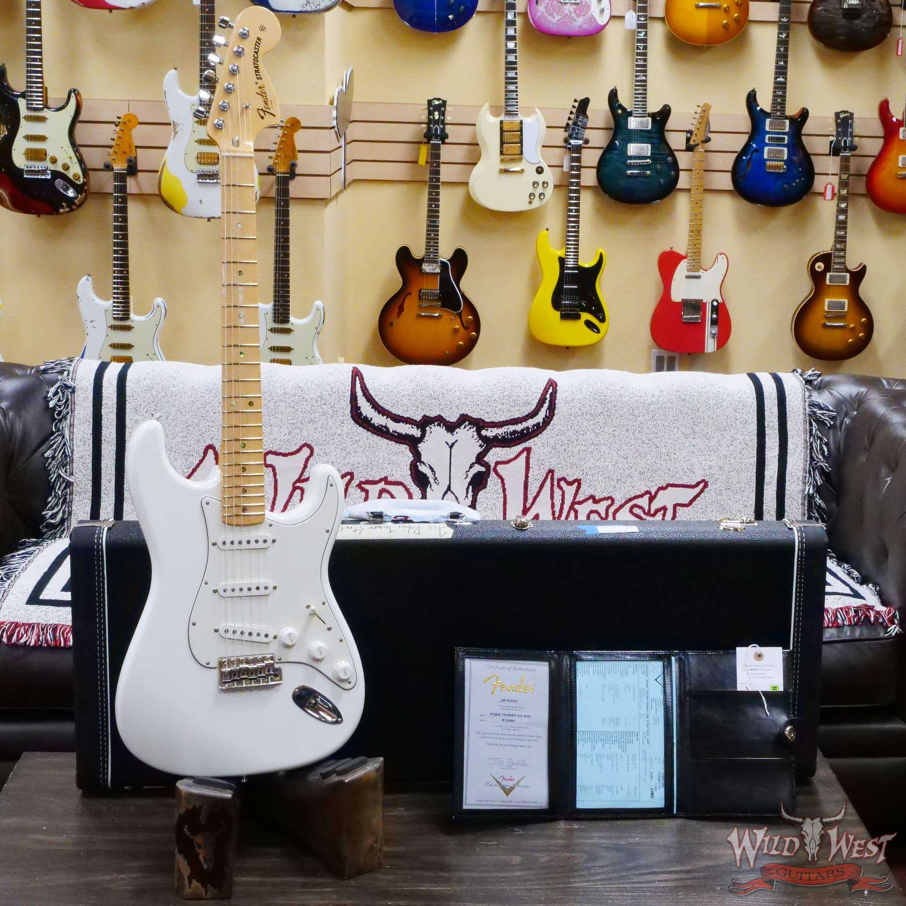 fendercs-robintrower-r126991-d1__wwg.jpg Fender Custom Shop Robin Trower Signature Stratocaster Maple Fingerboard Arctic White - Image 6