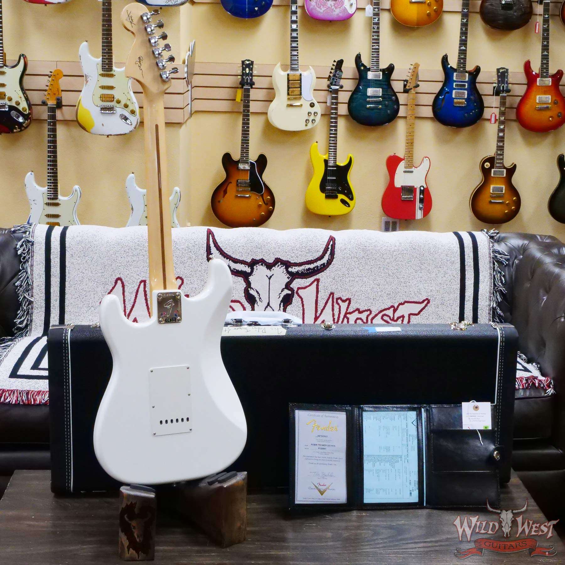 fendercs-robintrower-r126991-d4__wwg.jpg Fender Custom Shop Robin Trower Signature Stratocaster Maple Fingerboard Arctic White - Image 9