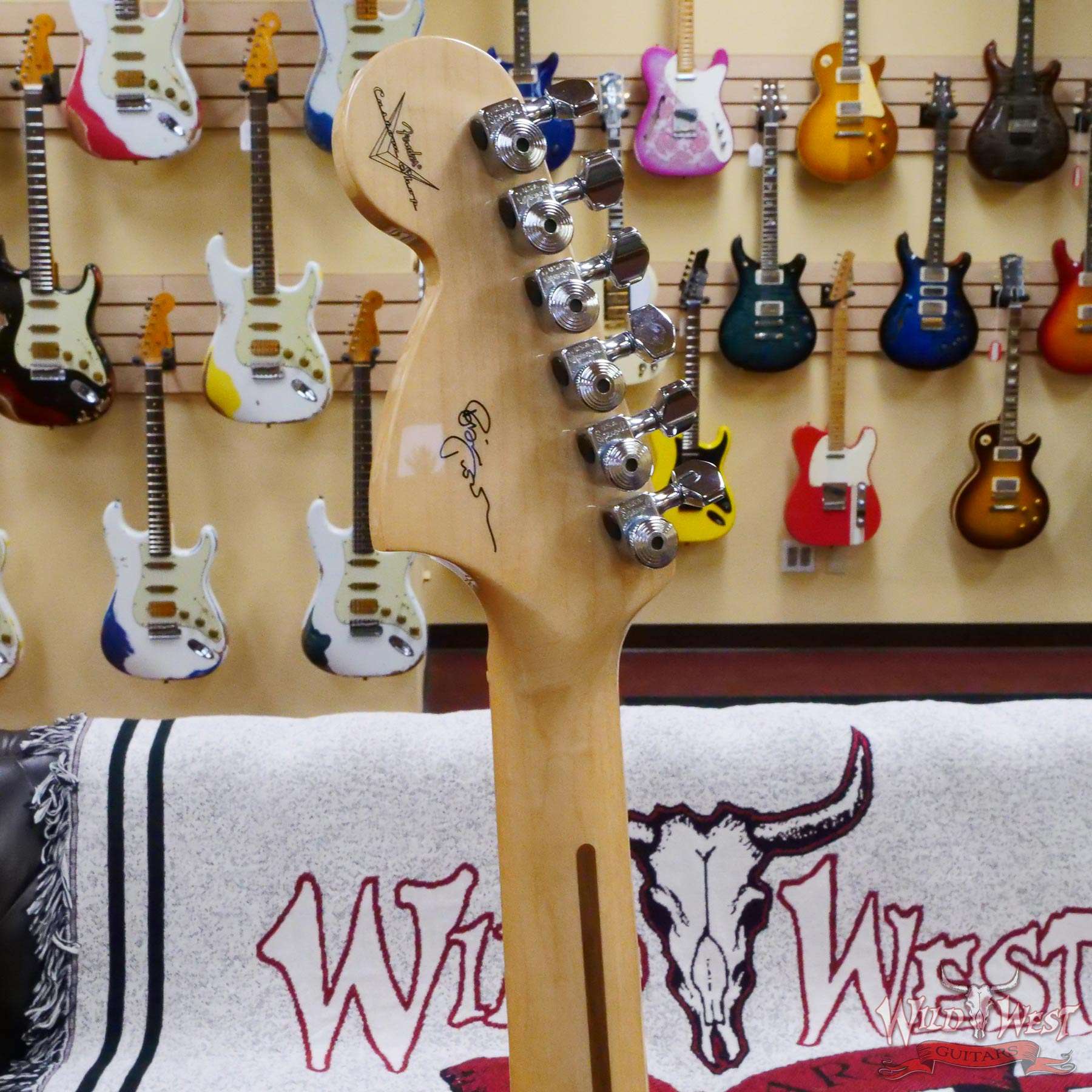 fendercs-robintrower-r126991-d5__wwg.jpg Fender Custom Shop Robin Trower Signature Stratocaster Maple Fingerboard Arctic White - Image 10