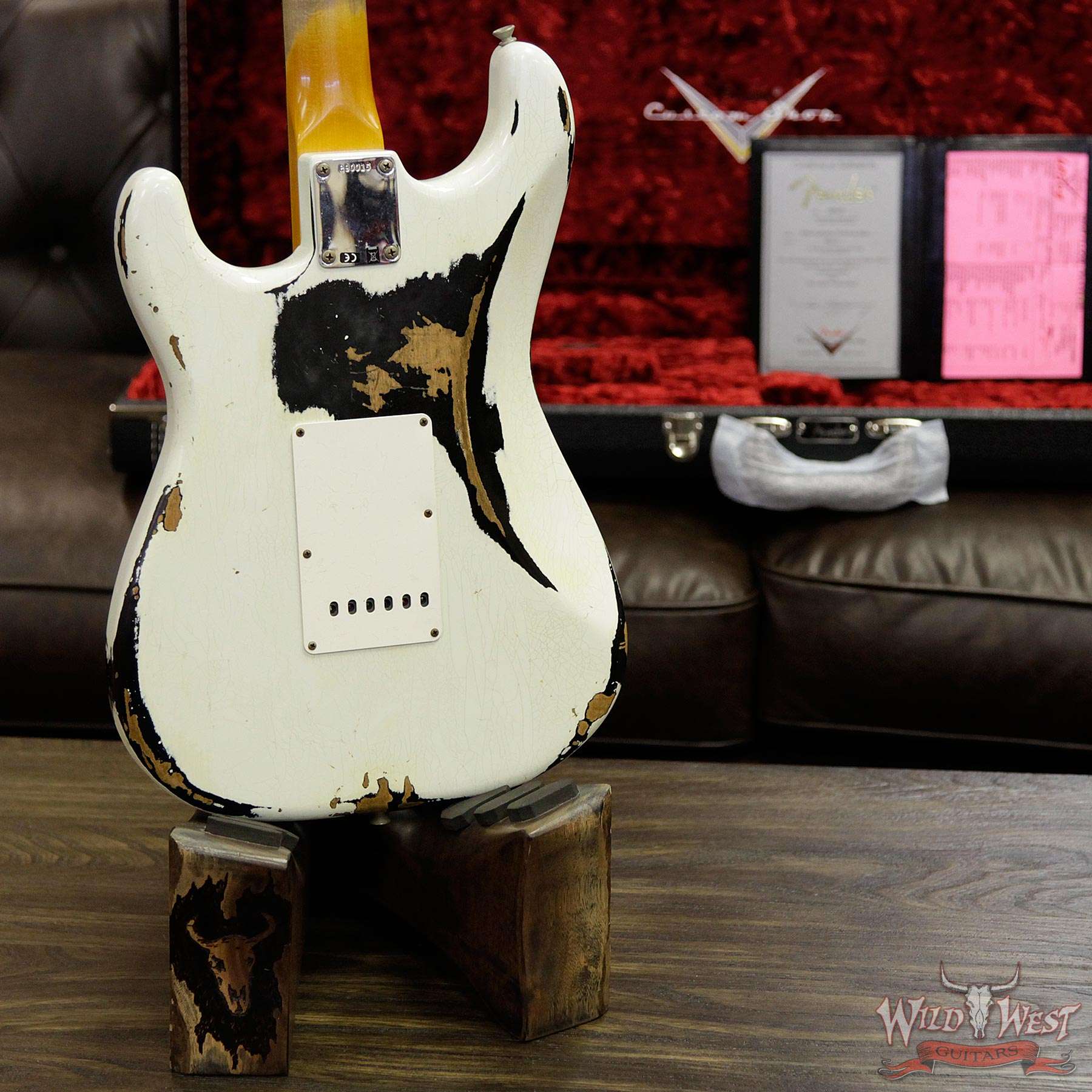fendercs-whitelightning2-owt-blk-r90015-d4__wwg.jpg Fender Custom Shop White Lightning 2.0 Stratocaster Heavy Relic HSS 21 Frets OWT over Aged Black - Image 15