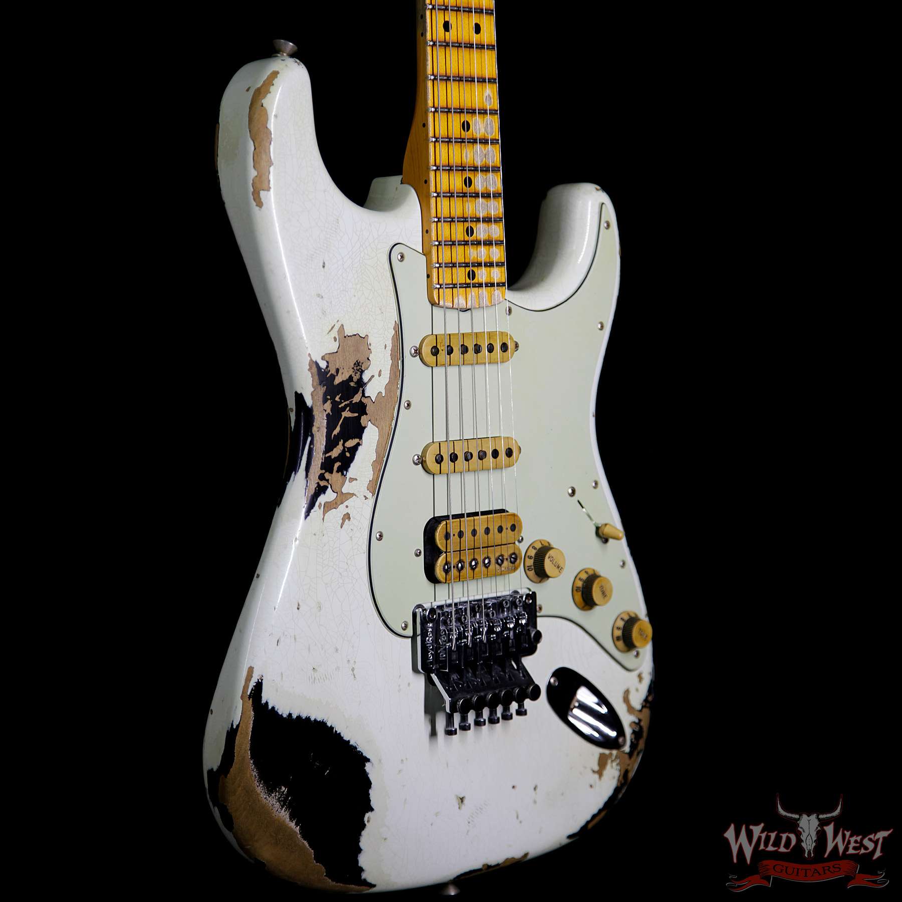 fendercs-whitelightningfr21-mn-strat-owt-blk-r90170-bl__wwg.jpg Fender Custom Shop White Lightning Floyd Rose 21 HSS Stratocaster Heavy Relic Olympic White / Black - Image 4
