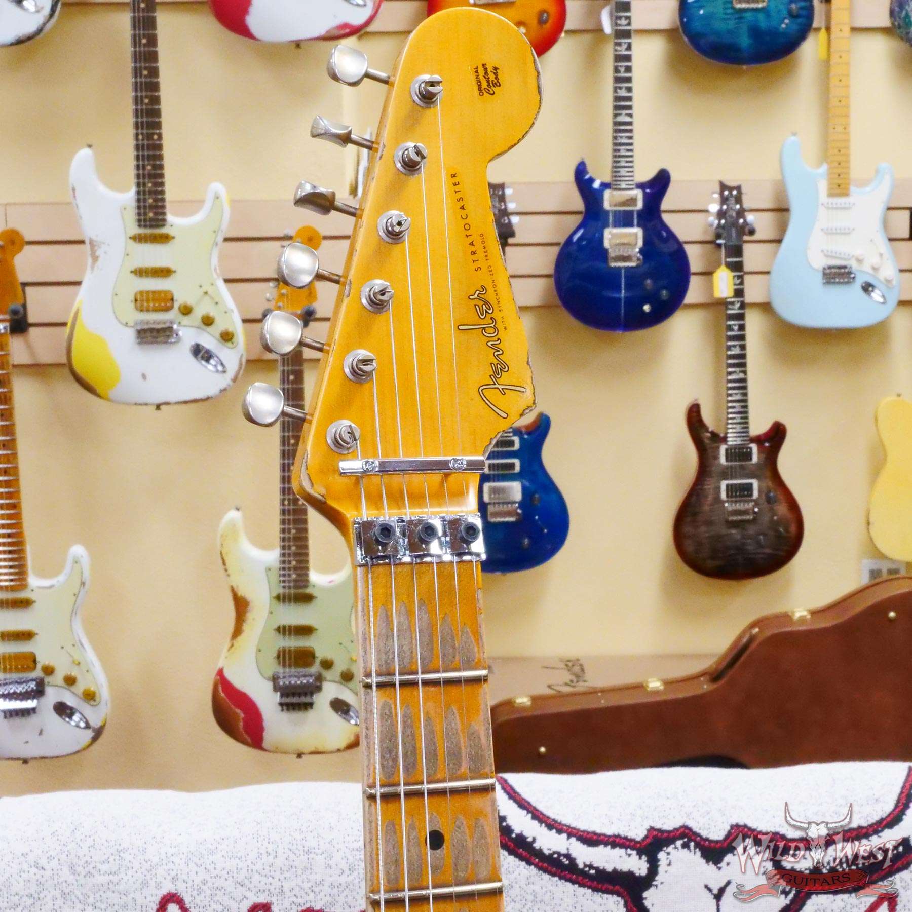 fendercs-wl-fr-hsh-r131034-d2__wwg.jpg Fender Custom Shop Wild West White Lightning Stratocaster HSH Floyd Rose Maple Board 22 Frets Heavy Relic Fiesta Red 7.60 Pounds - Image 7