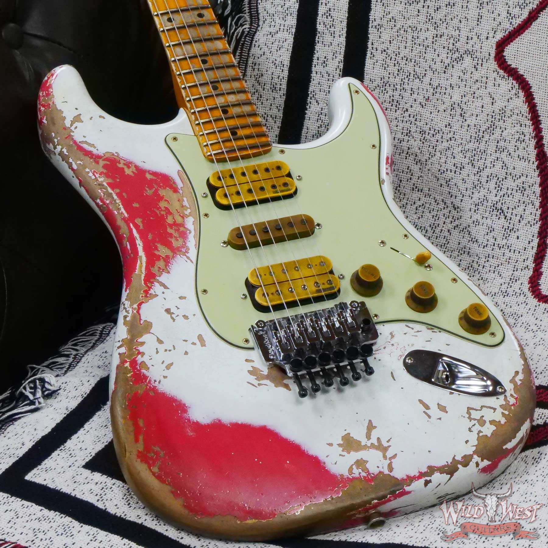 fendercs-wl-fr-hsh-r131034-d3__wwg.jpg Fender Custom Shop Wild West White Lightning Stratocaster HSH Floyd Rose Maple Board 22 Frets Heavy Relic Fiesta Red 7.60 Pounds - Image 8