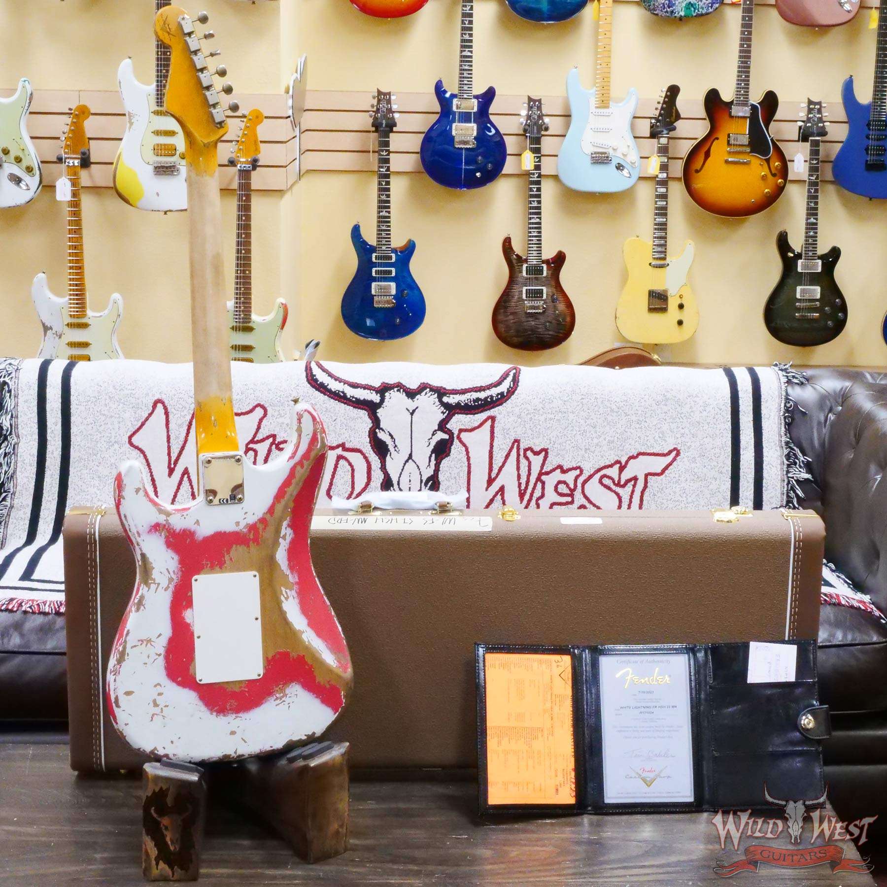 fendercs-wl-fr-hsh-r131034-d5__wwg.jpg Fender Custom Shop Wild West White Lightning Stratocaster HSH Floyd Rose Maple Board 22 Frets Heavy Relic Fiesta Red 7.60 Pounds - Image 10