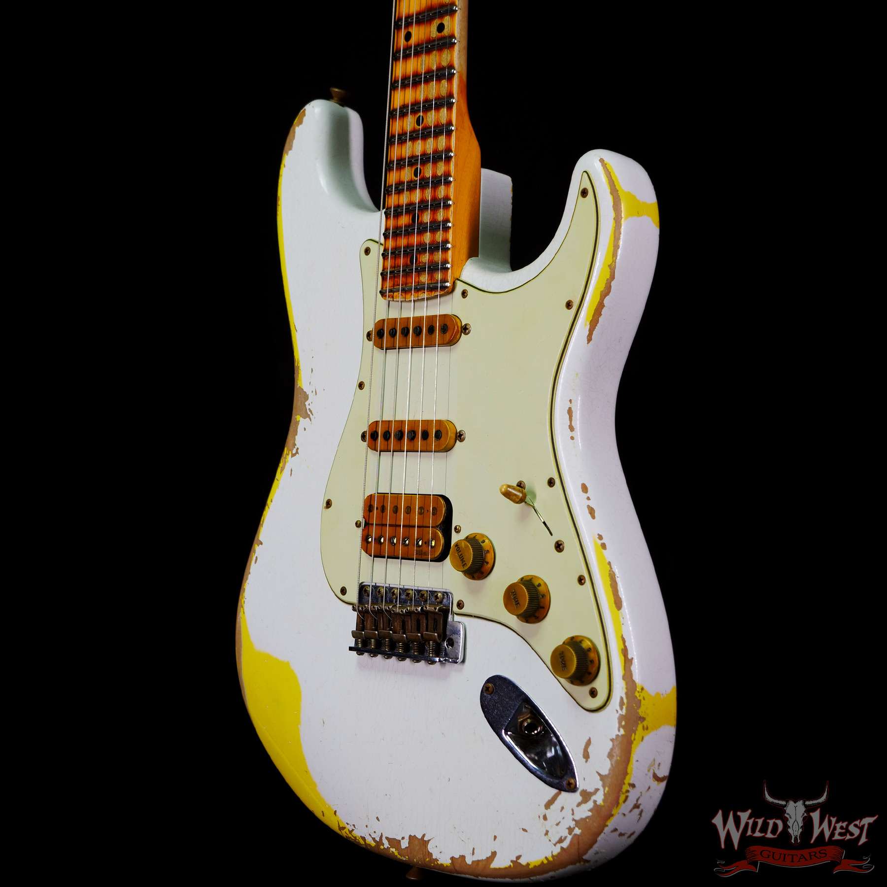 fendercs-wl2-mn22-gfy-r115328-br__wwg.jpg Fender Custom Shop Wild West White Lightning 2.0 Stratocaster HSS Maple Board 22 Frets Heavy Relic Graffiti Yellow - Image 2