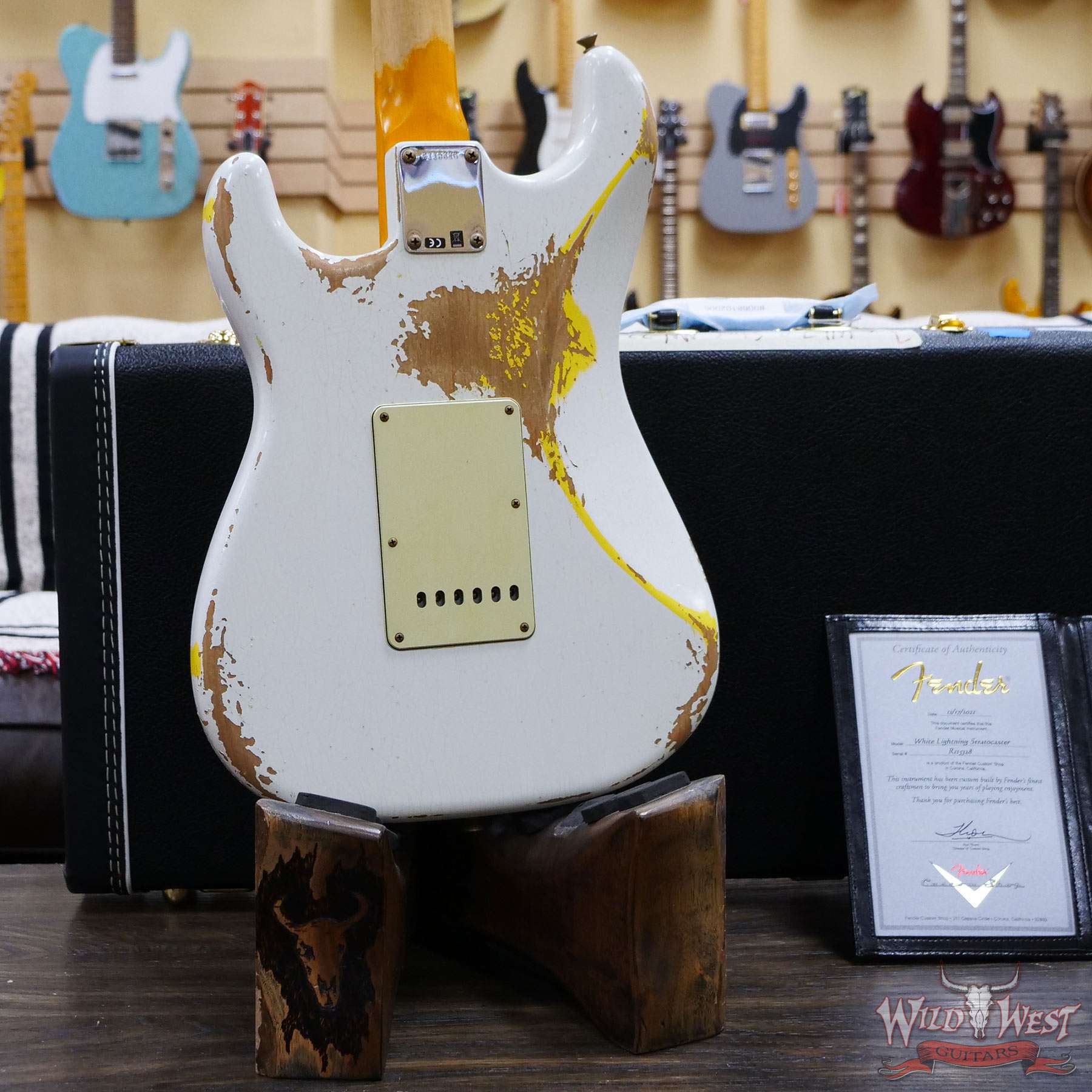 fendercs-wl2-mn22-gfy-r115328-d6__wwg.jpg Fender Custom Shop Wild West White Lightning 2.0 Stratocaster HSS Maple Board 22 Frets Heavy Relic Graffiti Yellow - Image 11