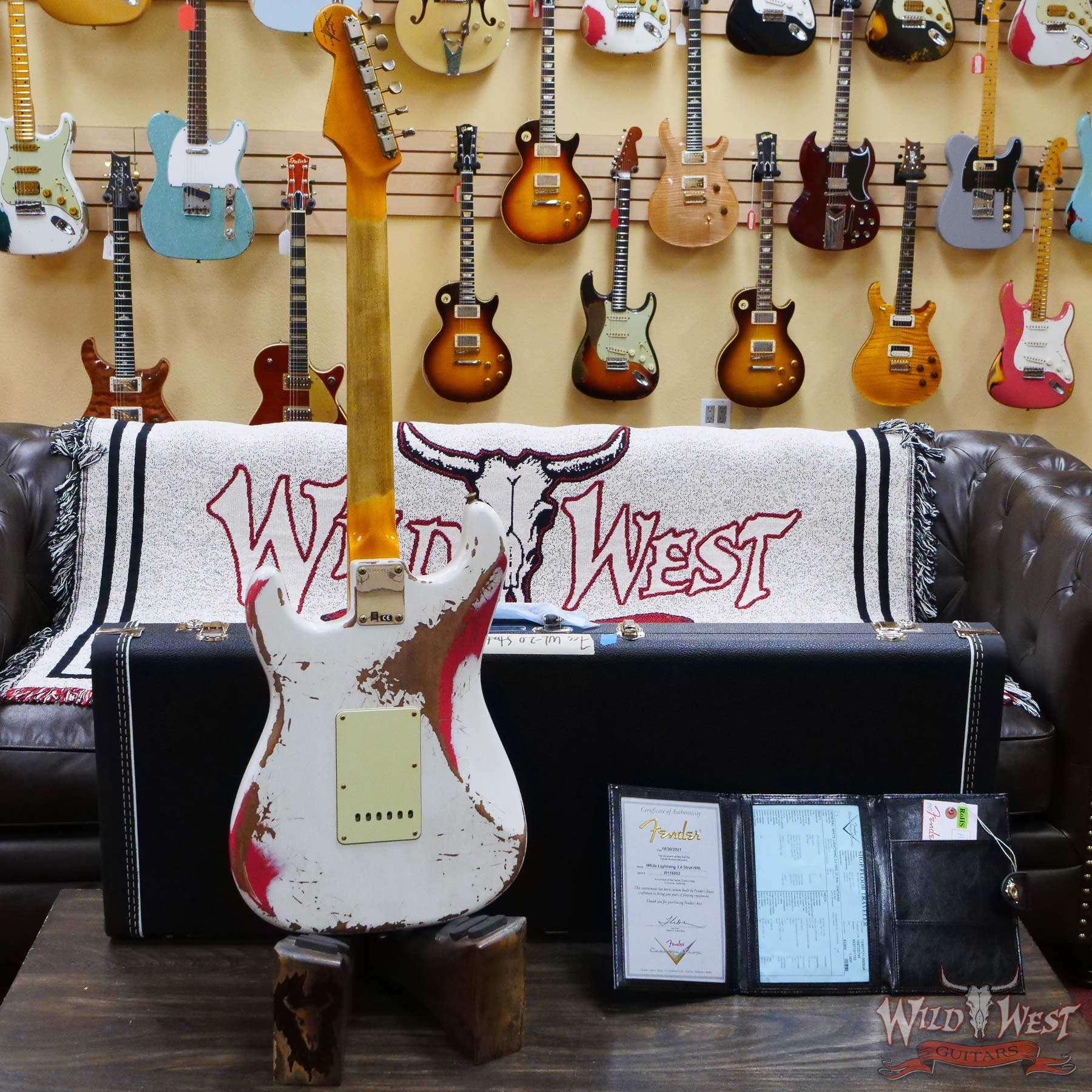 fendercs-wl2-r116052-d4__wwg.jpg Fender Custom Shop Wild West White Lightning 2.0 Stratocaster HSS Rosewood Board 22 Frets Heavy Relic Fiesta Red - Image 9