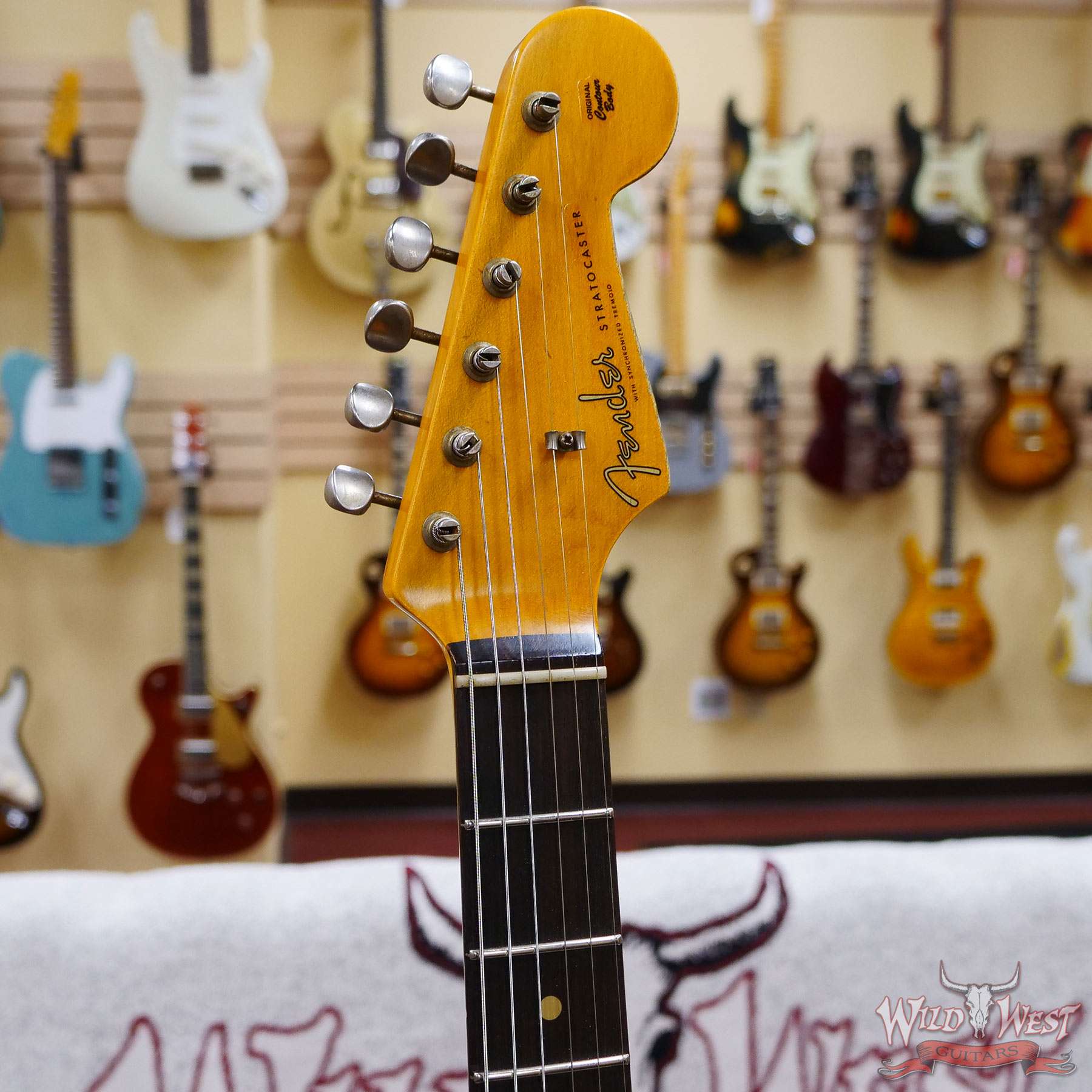 fendercs-wl2-rw22-lpb-r113610-d2__wwg.jpg Fender Custom Shop Wild West White Lightning 2.0 Stratocaster HSS Rosewood Board 22 Frets Heavy Relic Lake Placid Blue - Image 7