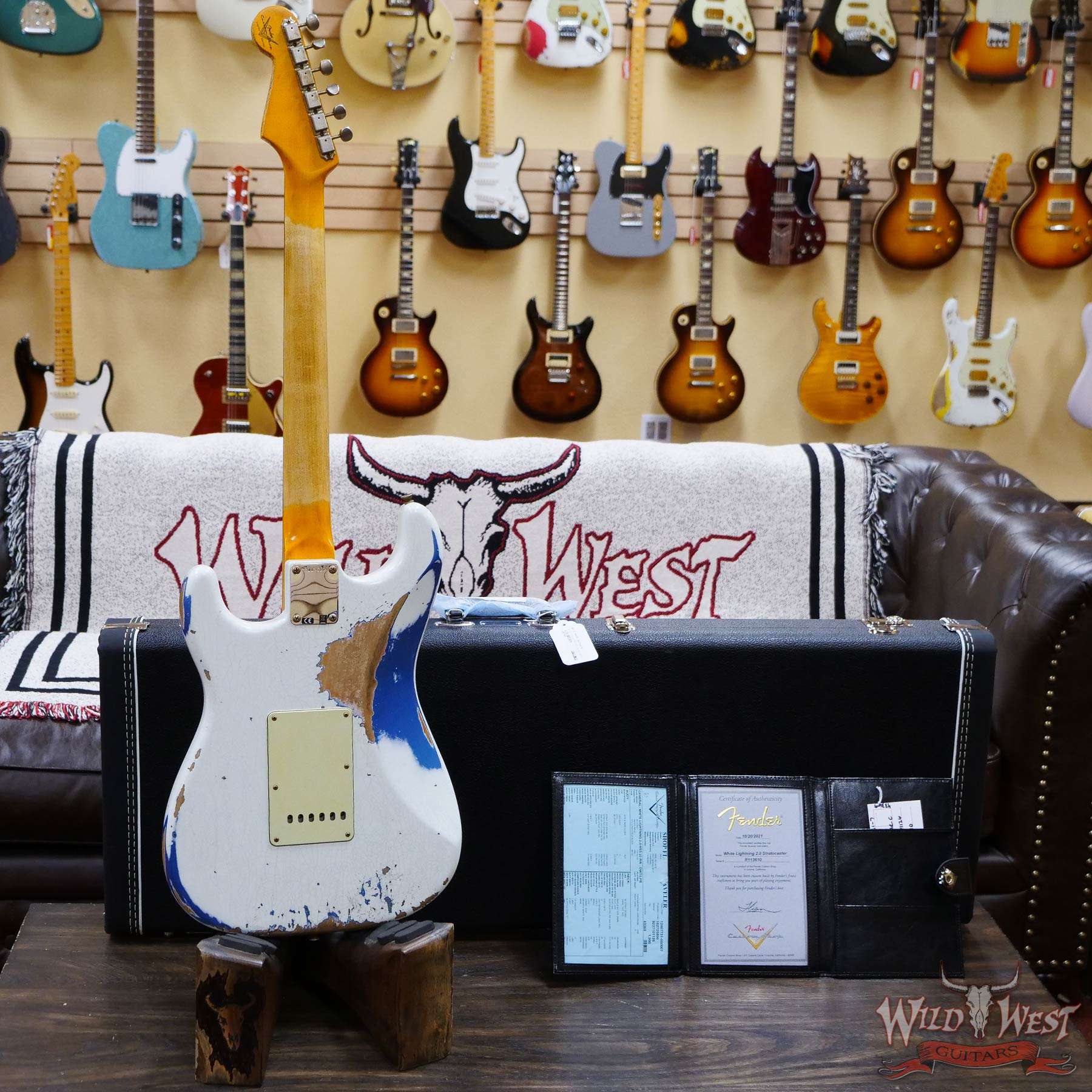 fendercs-wl2-rw22-lpb-r113610-d4__wwg.jpg Fender Custom Shop Wild West White Lightning 2.0 Stratocaster HSS Rosewood Board 22 Frets Heavy Relic Lake Placid Blue - Image 9