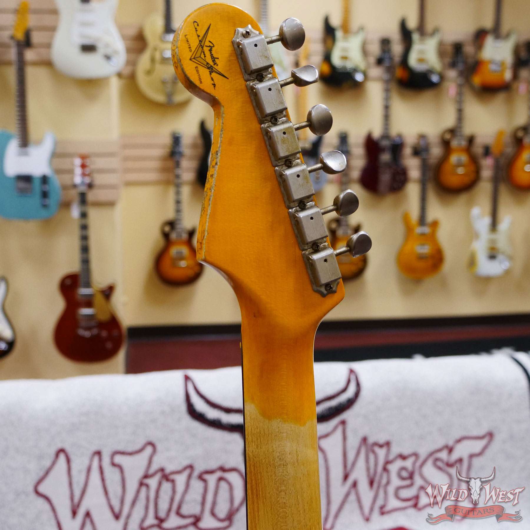 fendercs-wl2-rw22-lpb-r113610-d5__wwg.jpg Fender Custom Shop Wild West White Lightning 2.0 Stratocaster HSS Rosewood Board 22 Frets Heavy Relic Lake Placid Blue - Image 10
