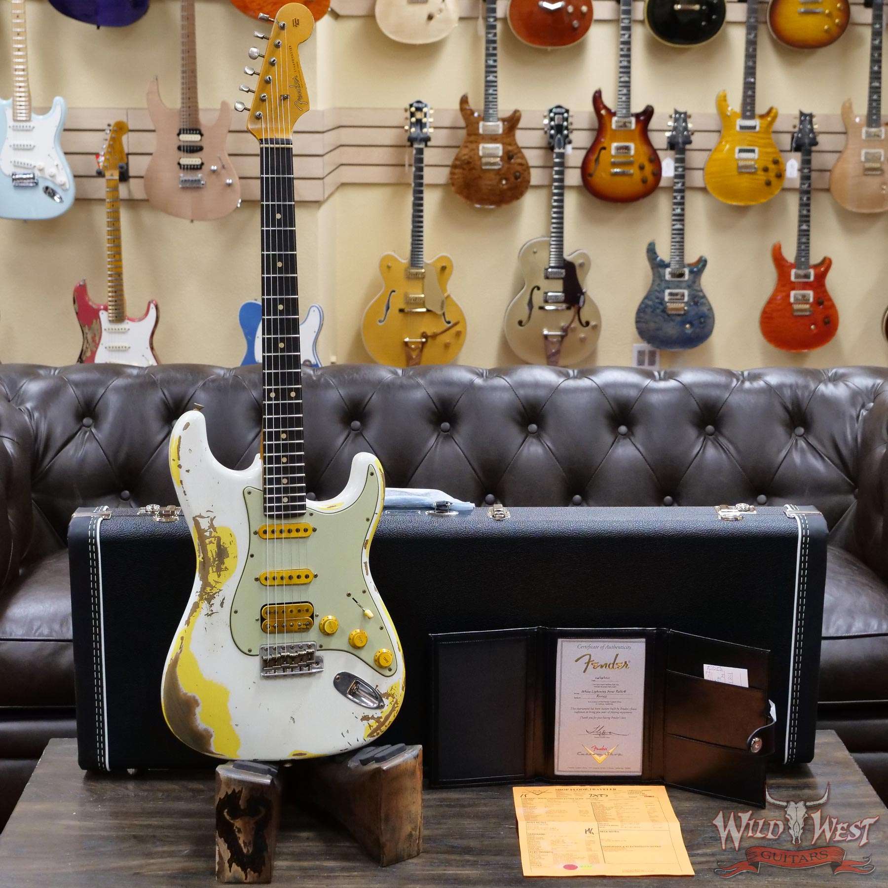 fendercs-wl2-strat-rw22-gfy-r110533-d1__wwg.jpg Fender Custom Shop Wild West White Lightning 2.0 Stratocaster HSS Heavy Relic Rosewood Board 22 Frets Graffiti Yellow - Image 6