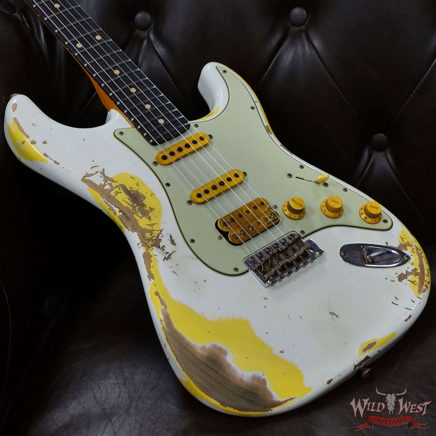 fendercs-wl2-strat-rw22-gfy-r110533-d3__wwg.jpg Fender Custom Shop Wild West White Lightning 2.0 Stratocaster HSS Heavy Relic Rosewood Board 22 Frets Graffiti Yellow - Image 8