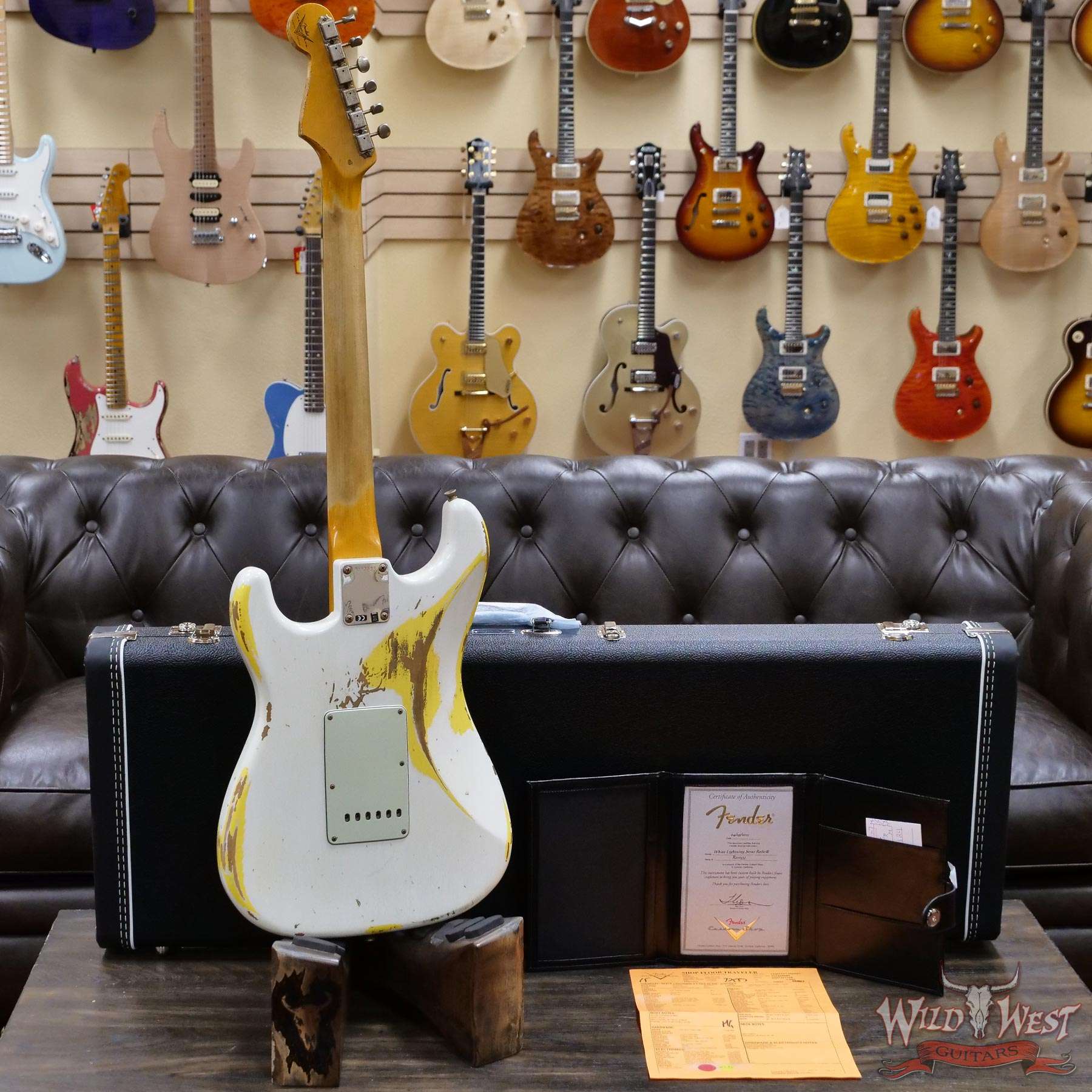 fendercs-wl2-strat-rw22-gfy-r110533-d4__wwg.jpg Fender Custom Shop Wild West White Lightning 2.0 Stratocaster HSS Heavy Relic Rosewood Board 22 Frets Graffiti Yellow - Image 9
