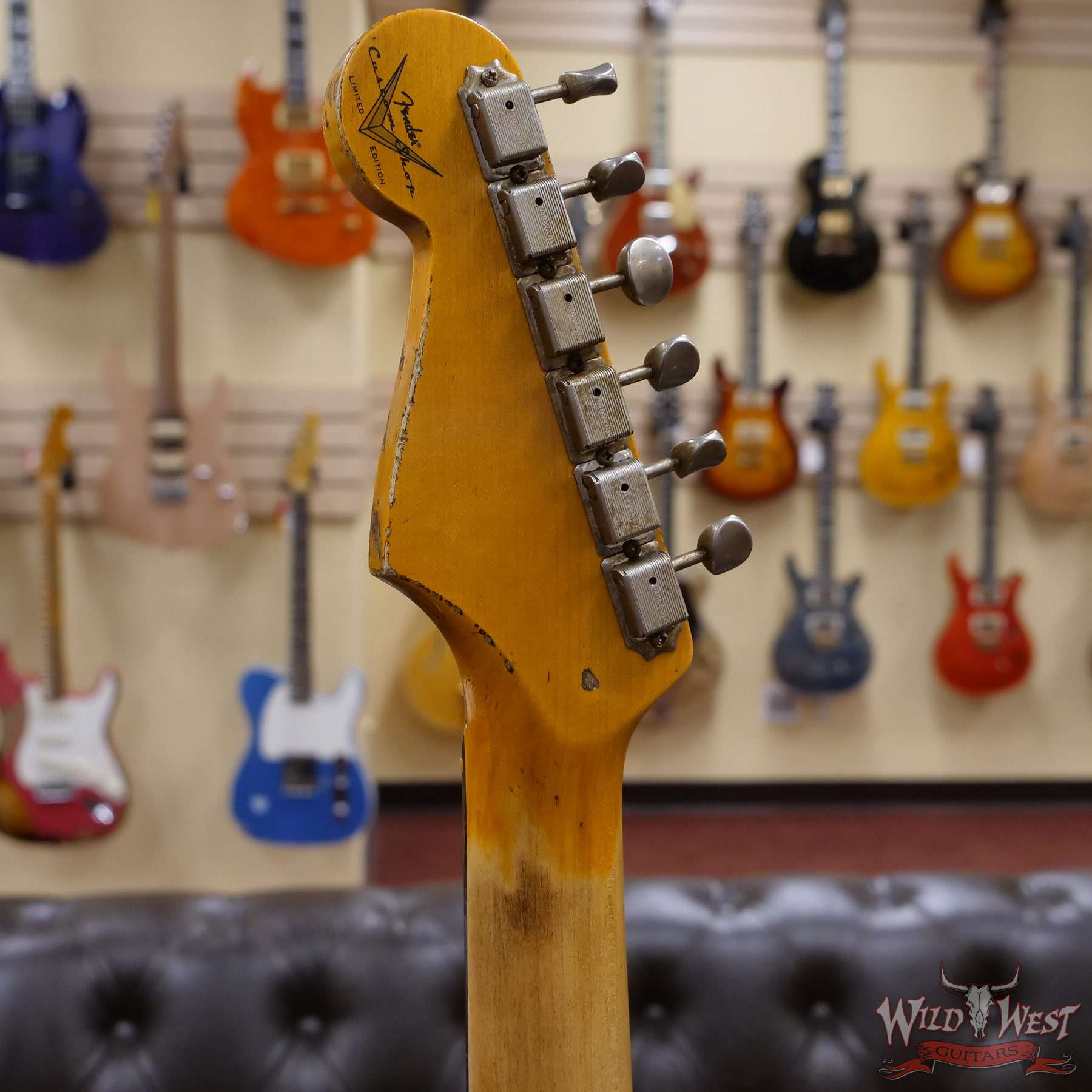 fendercs-wl2-strat-rw22-gfy-r110533-d5__wwg.jpg Fender Custom Shop Wild West White Lightning 2.0 Stratocaster HSS Heavy Relic Rosewood Board 22 Frets Graffiti Yellow - Image 10