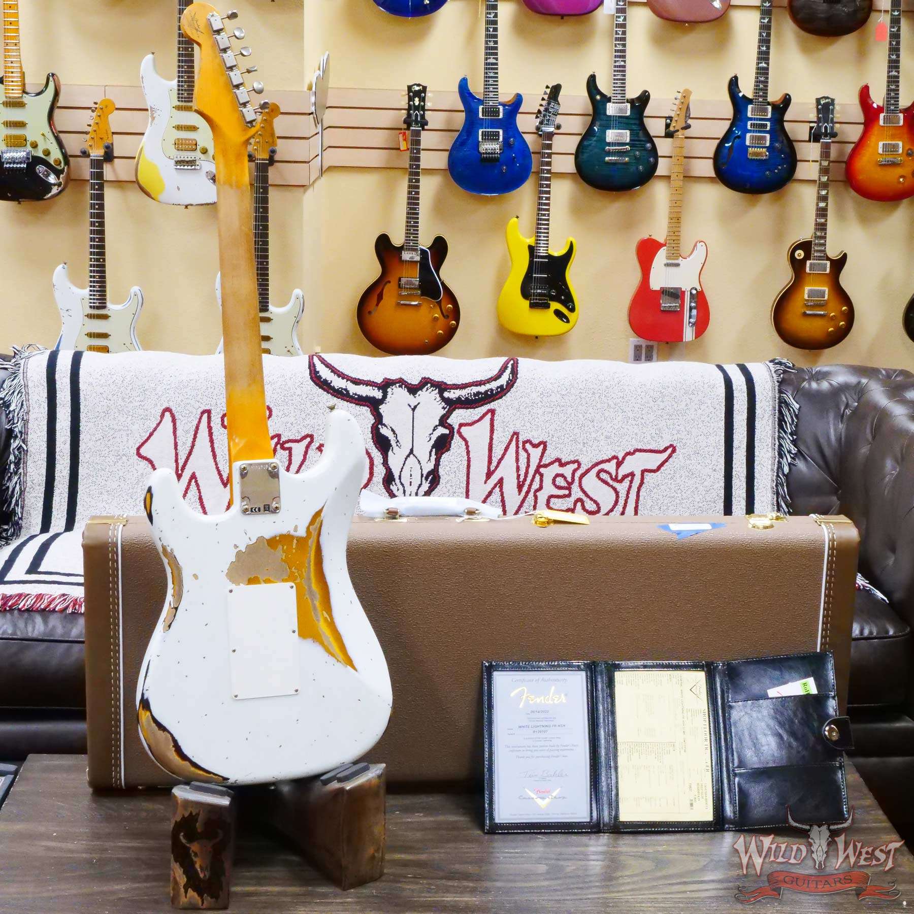 fendercs-wlfr-2ts-mn22-r129707-d5__wwg.jpg Fender Custom Shop Wild West White Lightning Stratocaster HSH Floyd Rose Maple Board Heavy Relic Olympic White over 2 Tone Sunburst - Image 10