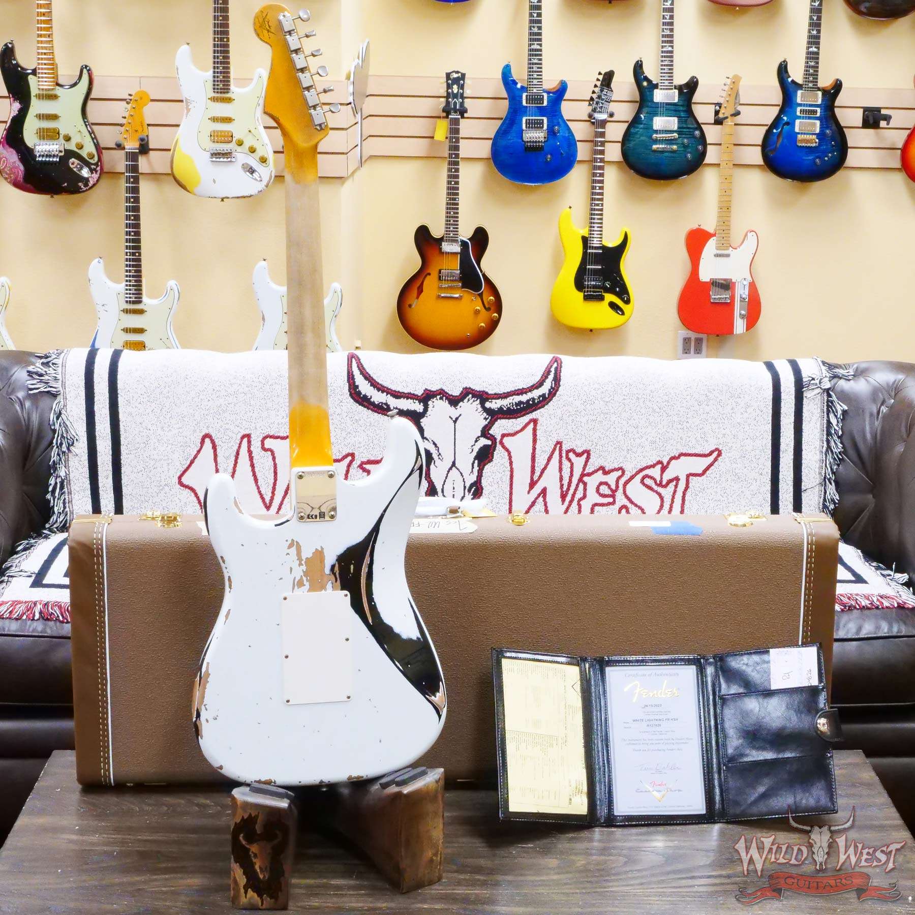 fendercs-wlfr-hsh-r127826-d5__wwg.jpg Fender Custom Shop Wild West White Lightning Stratocaster HSH Floyd Rose Maple Board 22 Frets Heavy Relic Black - Image 10