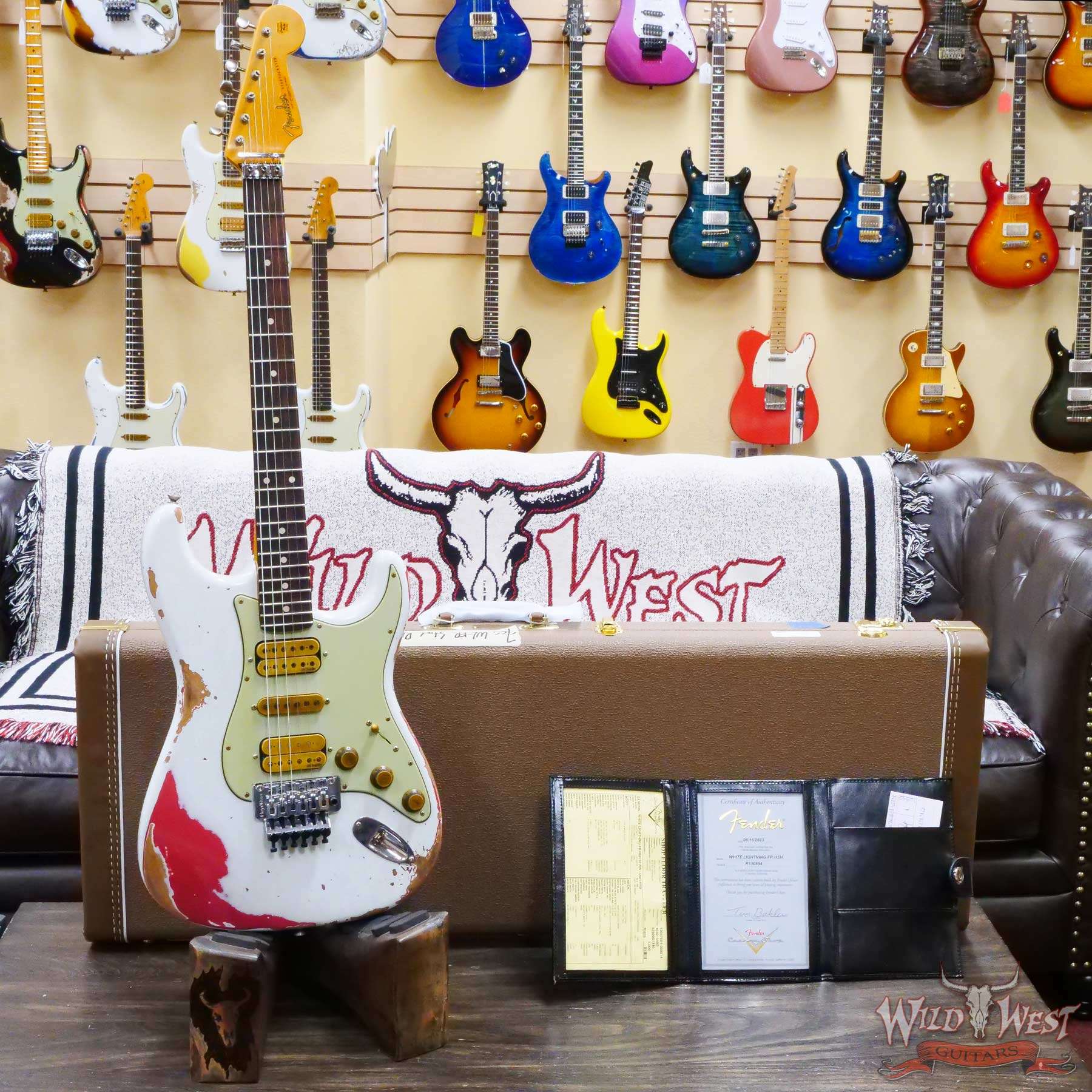 fendercs-wlfr-hsh-r130894-d1__wwg.jpg Fender Custom Shop Wild West White Lightning Stratocaster HSH Floyd Rose Rosewood Board 22 Frets Heavy Relic Fiesta Red - Image 6