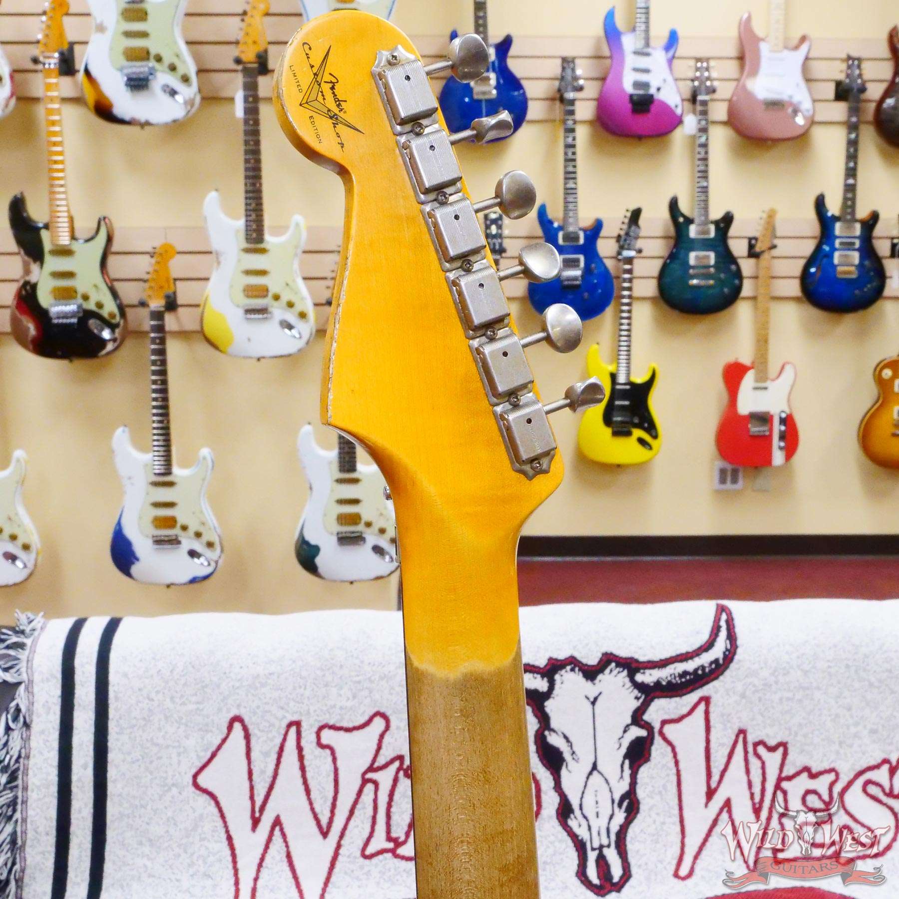 fendercs-wlfr-hsh-r130894-d6__wwg.jpg Fender Custom Shop Wild West White Lightning Stratocaster HSH Floyd Rose Rosewood Board 22 Frets Heavy Relic Fiesta Red - Image 11