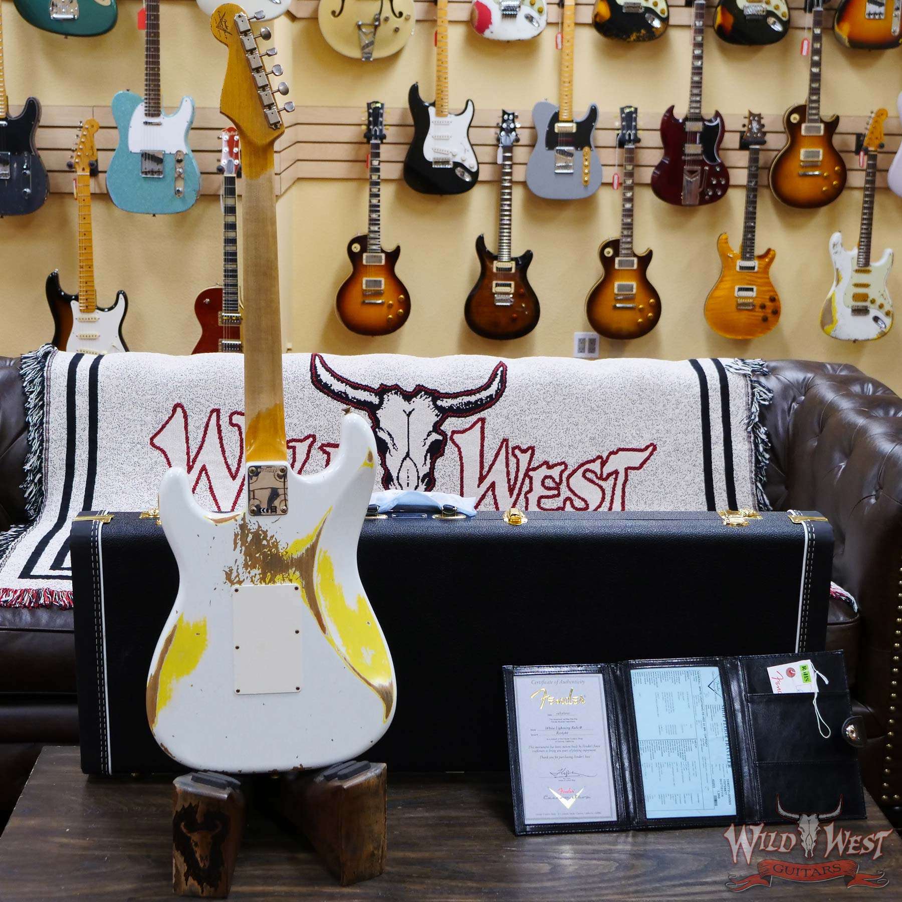 fendercs-wlfr-mn22-gfy-r116566-d4__wwg.jpg Fender Custom Shop Wild West White Lightning Stratocaster HSS Floyd Rose Maple Board 22 Frets Heavy Relic Graffiti Yellow - Image 9
