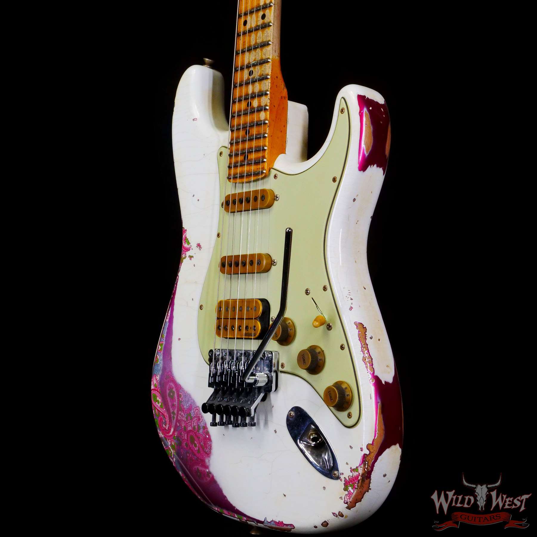 fendercs-wlfr-ppsly-r117779-br__wwg.jpg Fender Custom Shop Wild West White Lightning Stratocaster HSS Floyd Rose Maple Board 22 Frets Heavy Relic Pink Paisley - Image 2