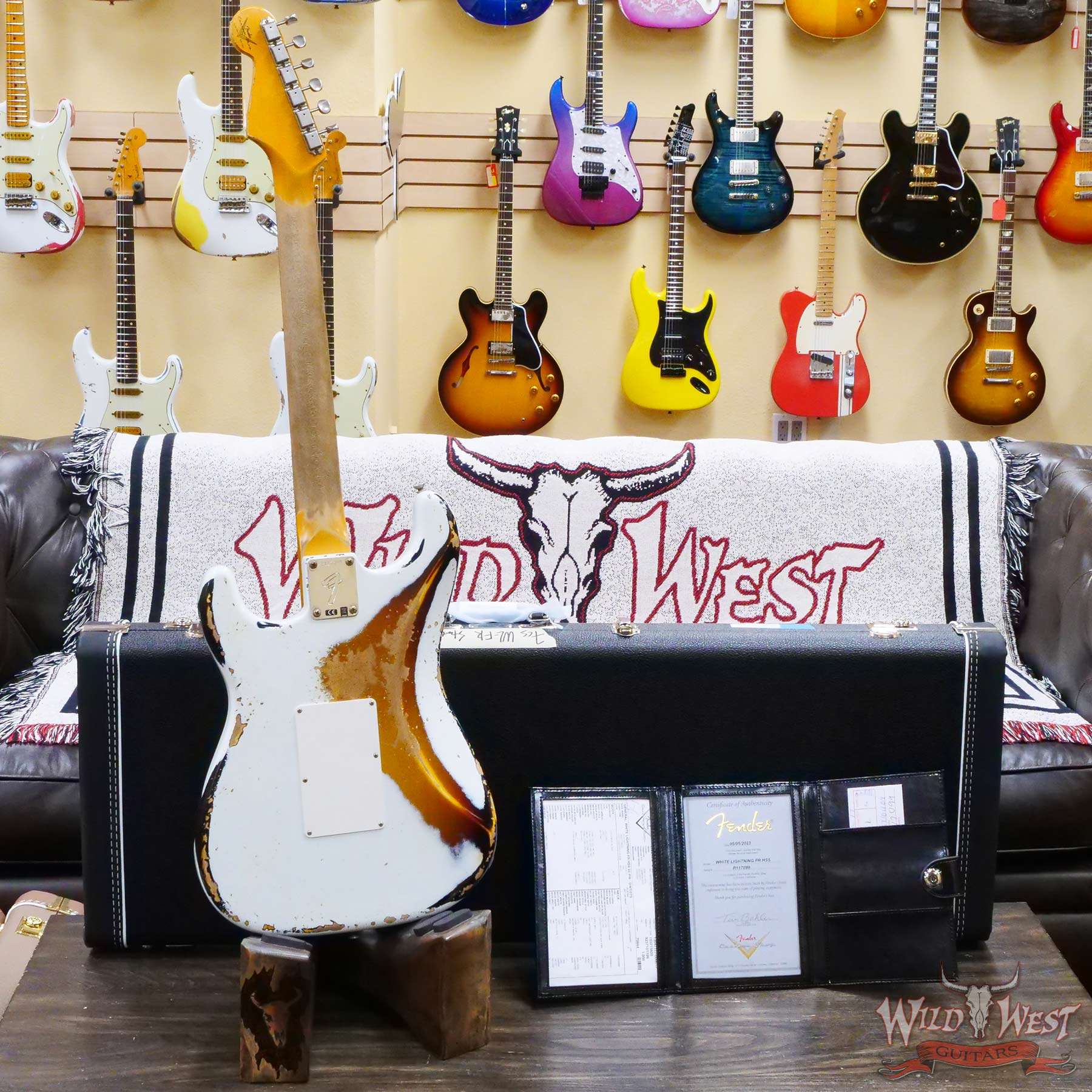 fendercs-wlfr-r117099-d5__wwg.jpg Fender Custom Shop Wild West White Lightning Stratocaster HSS Floyd Rose Rosewood Board 22 Frets Heavy Relic 3 Tone Sunburst - Image 10