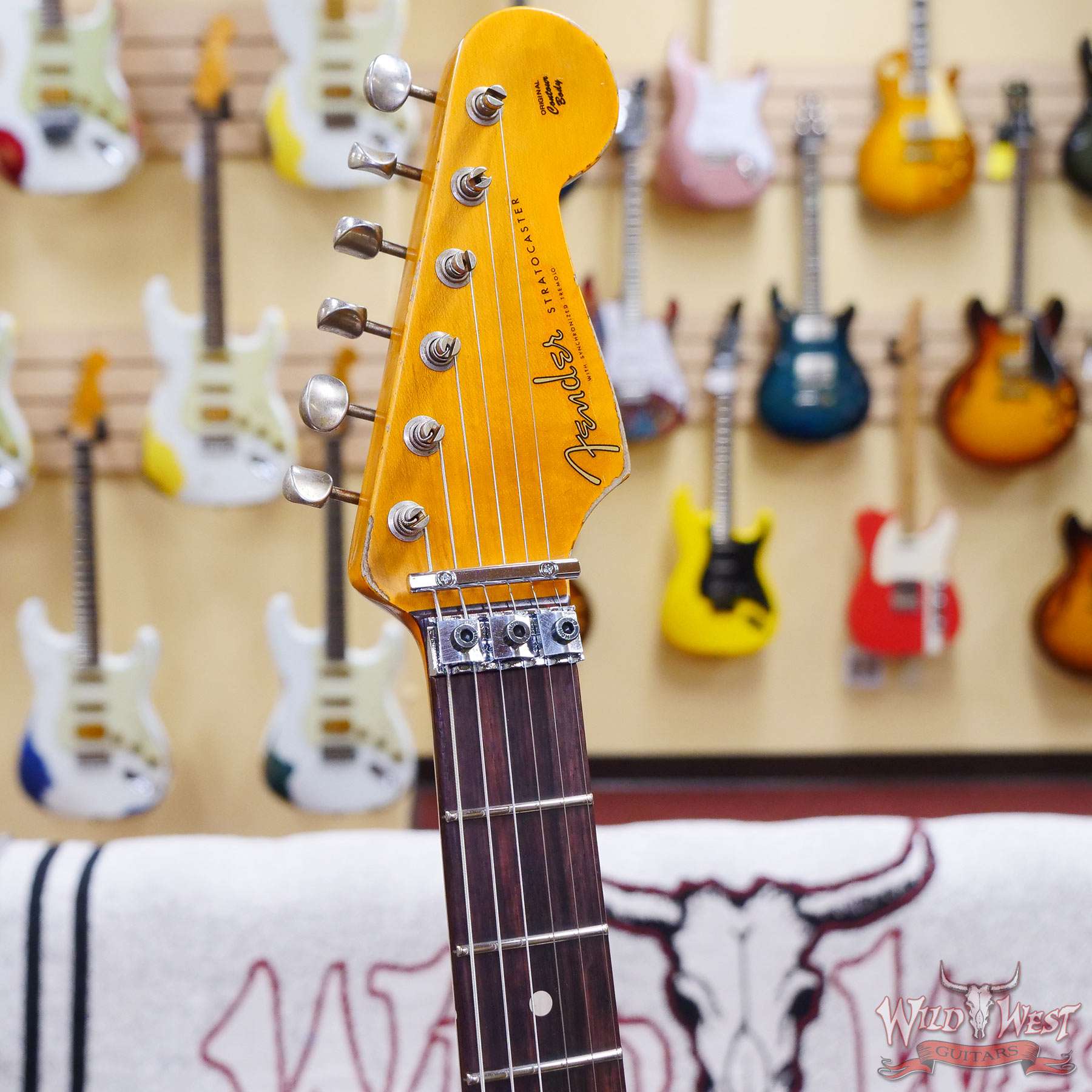 fendercs-wlfr-r117575-d2__wwg.jpg Fender Custom Shop Wild West White Lightning Stratocaster HSS Floyd Rose Rosewood Fingerboard 22 Frets Heavy Relic Lake Placid Blue - Image 7