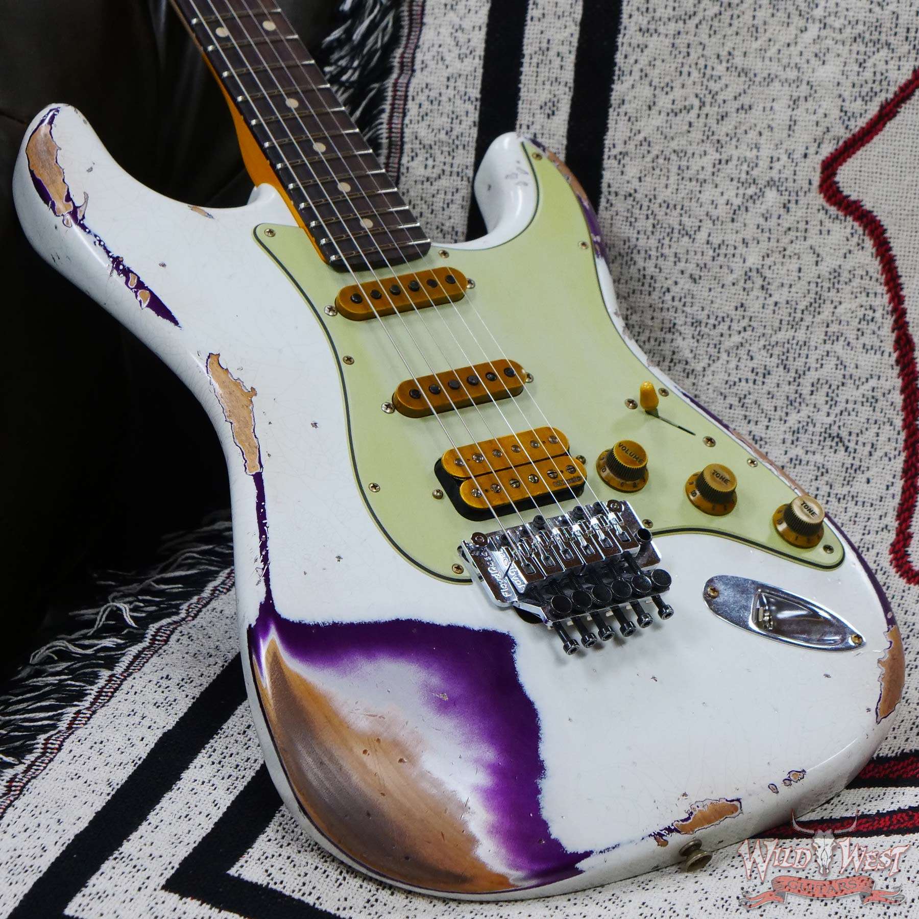 fendercs-wlfr-r125397-d3__wwg-1.jpg Fender Custom Shop Wild West White Lightning Stratocaster HSS Floyd Rose Rosewood Board 22 Frets Heavy Relic Purple Metallic - Image 8